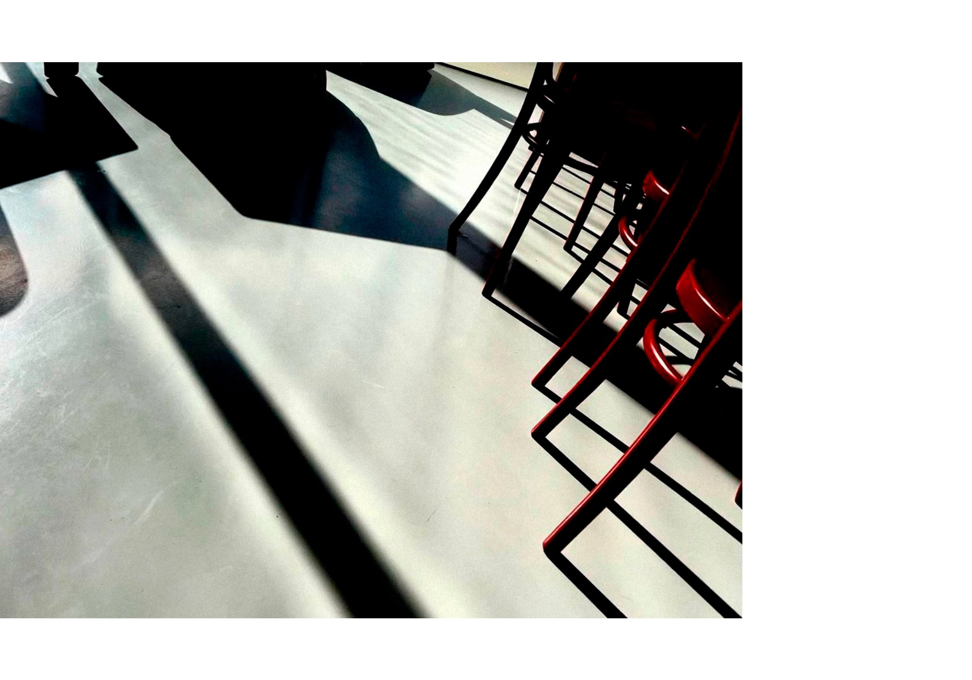 Red. Mobile photo