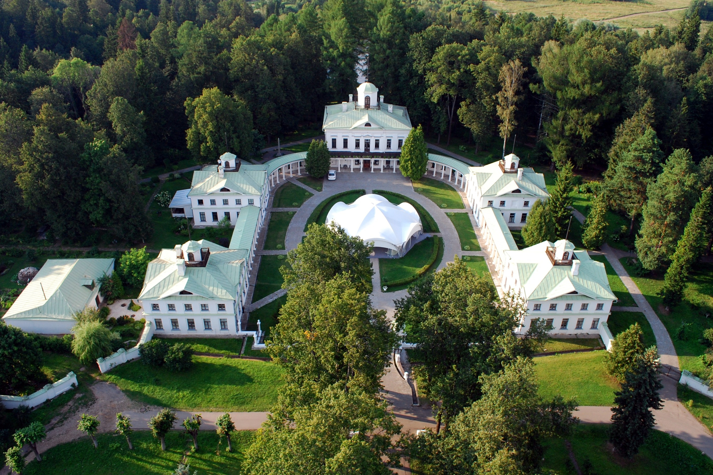Локации для свадебной фотосессии в Москве. Свадебный и семейный фотограф Москва и Московская область