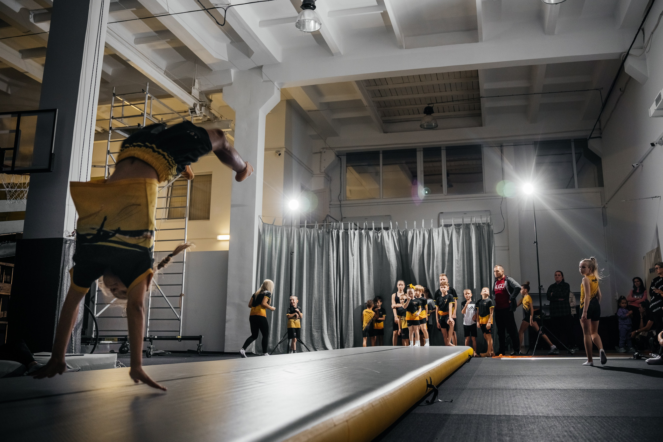 Спортивные мероприятия в акробатическом центре «Вверх» г. Новороссийск. Акробатика г. Новороссийск для детей — Акробатический центр «Вверх» —