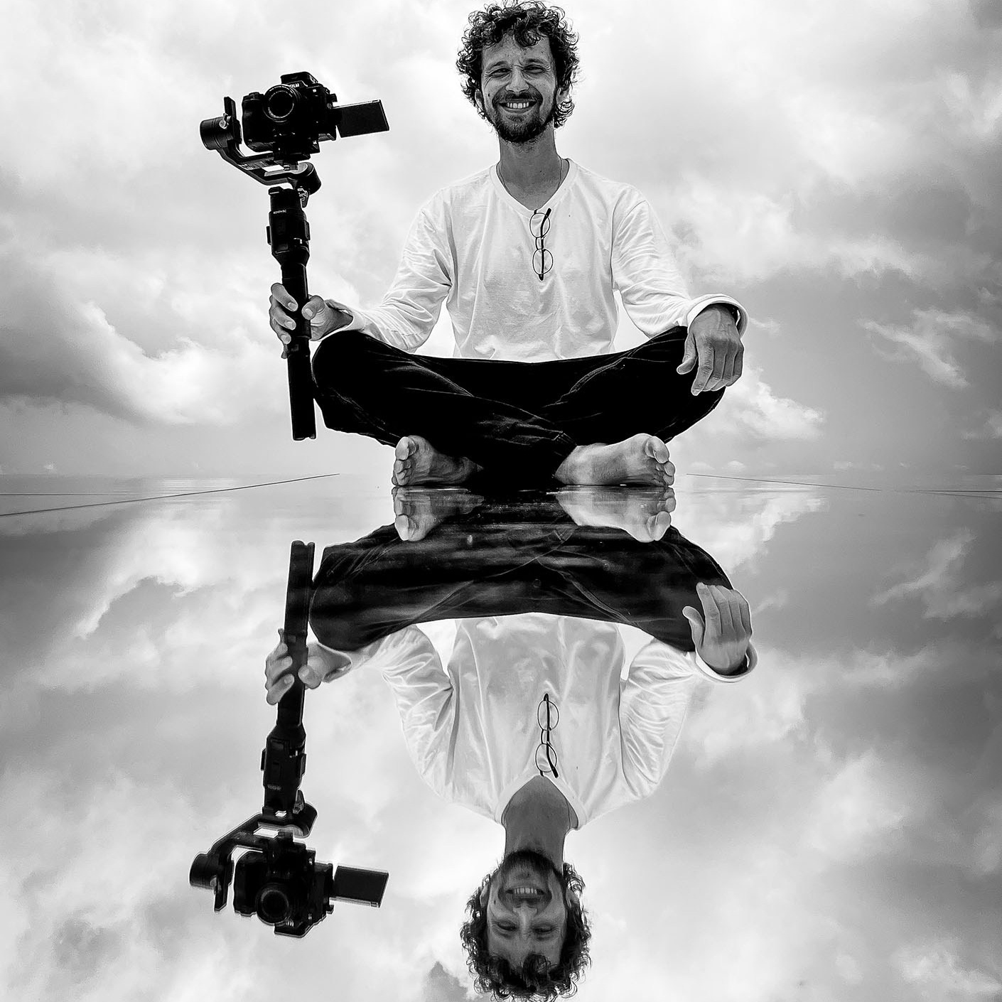 Фотосессия с питомцем в студии FOTOGEN в Краснодаре | пара с питомцем в интерьере студии