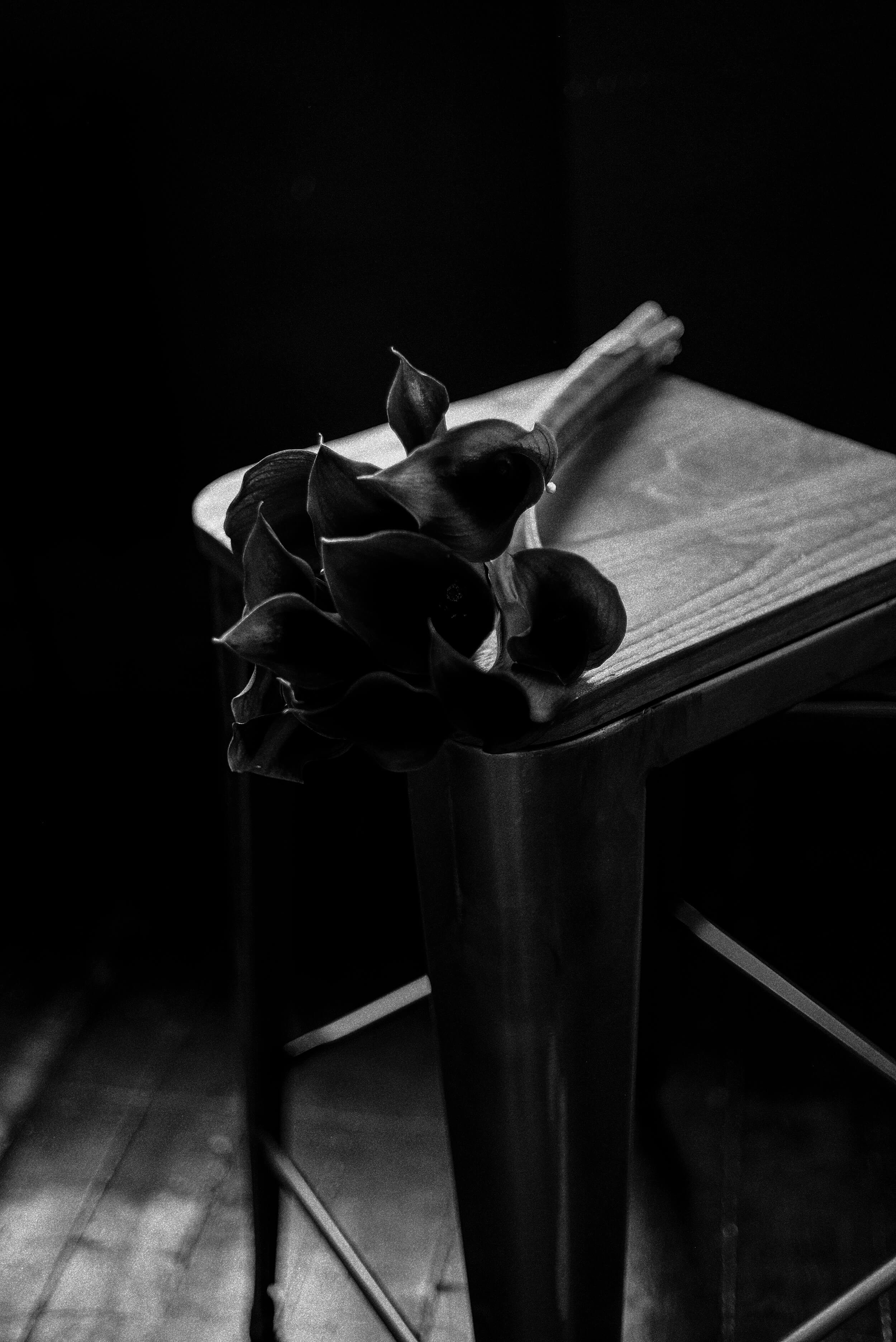 Свадебные детали в чб: эстетика минимализма и художественный подход