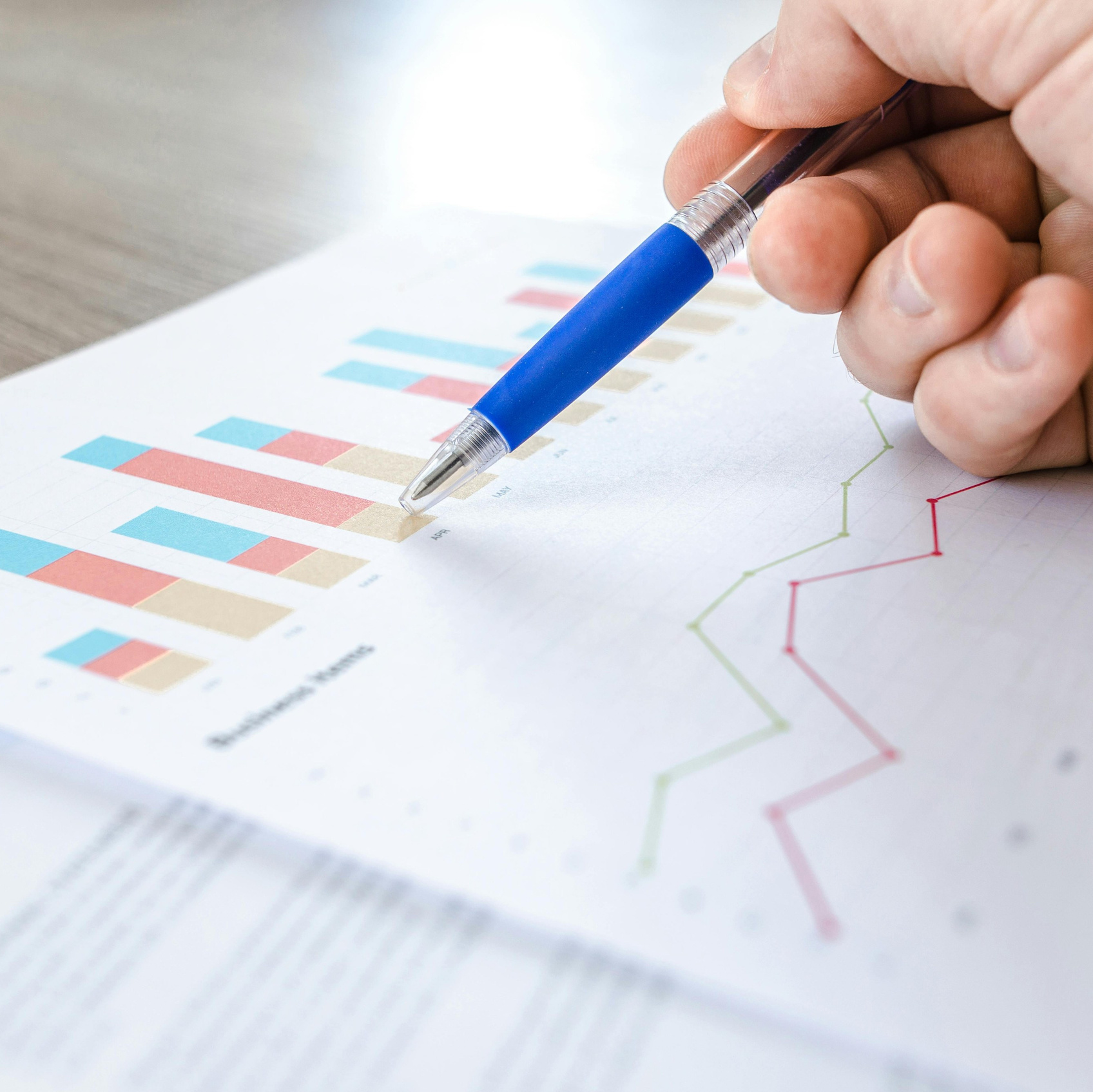 Analyzing Business Growth Charts and Data Trends for Social Marketing Strategy