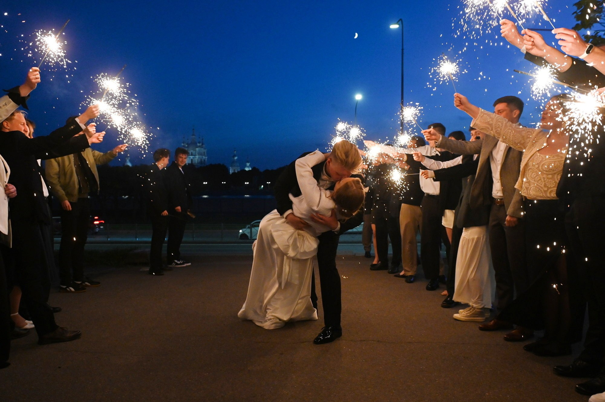 Фотожурналист на свадьбе: когда кадры становятся историей. Документальный фотограф Сергей Вдовин