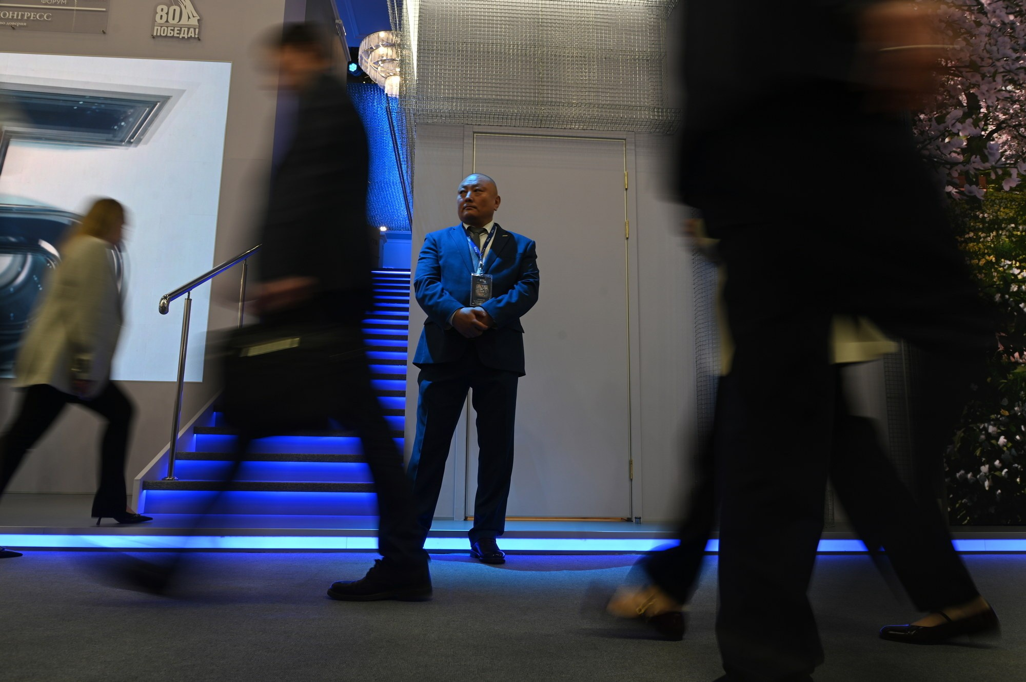 Миллиарды в кадре: как снимать на ПМЭФ. Документальный фотограф Сергей Вдовин