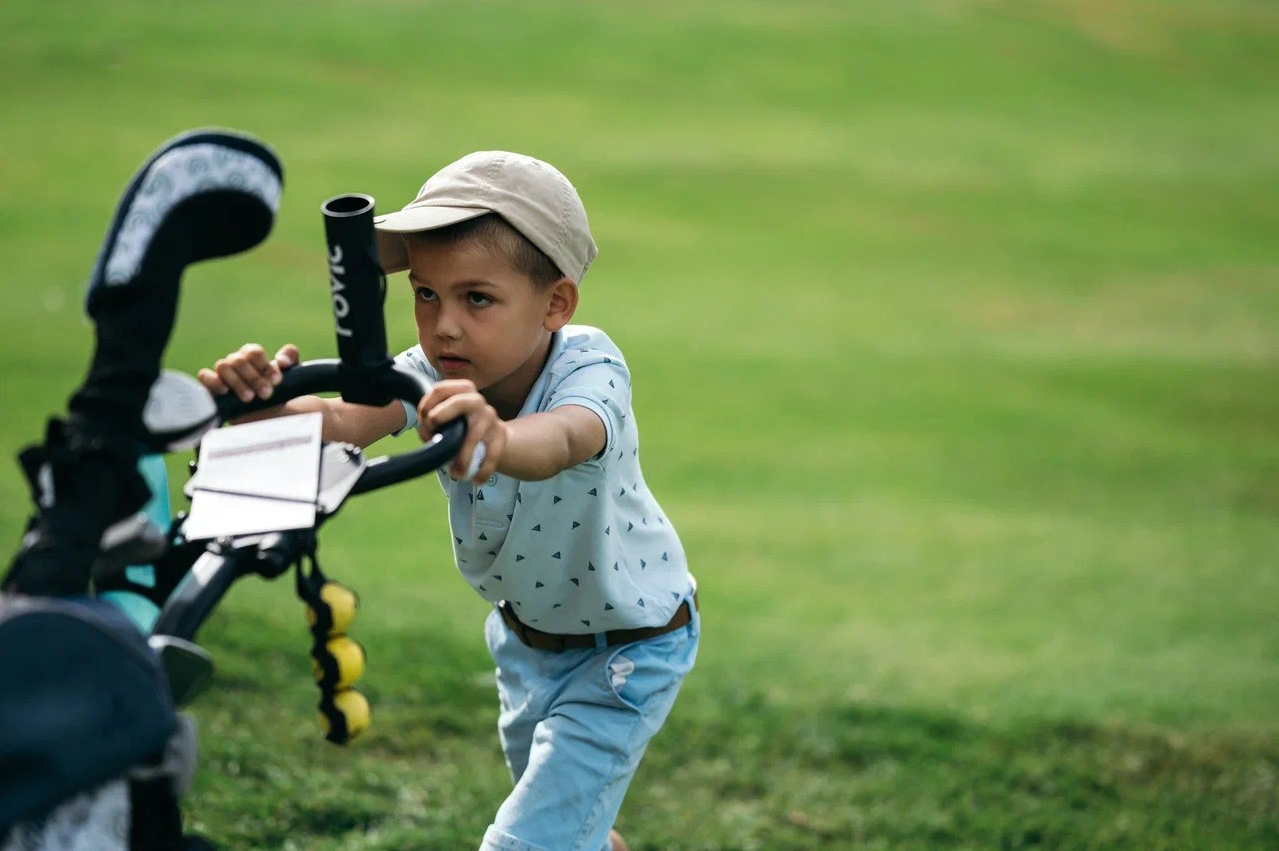 Младшие спортсмены. Академия гольфа NSU в Москве. Тренировки по гольфу для детей и взрослых, тренировки для новичков