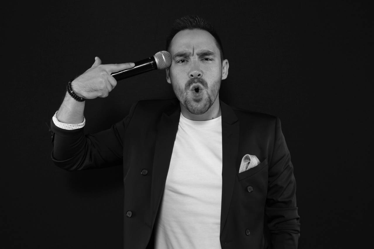 Ведущий Руслан Горяев