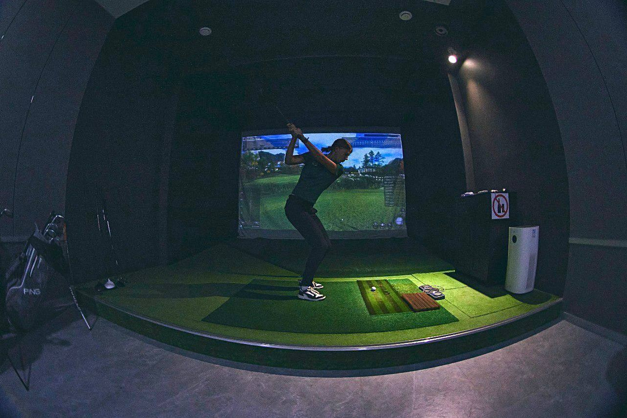 Тренировки по гольфу в Москве. Играть в гольф в Москве Тренер по гольфу. Групповые тренировки по гольфу в Москве. Академия гольфа NSU в Москве. Тренировки по гольфу для детей и взрослых, тренировки для новичков