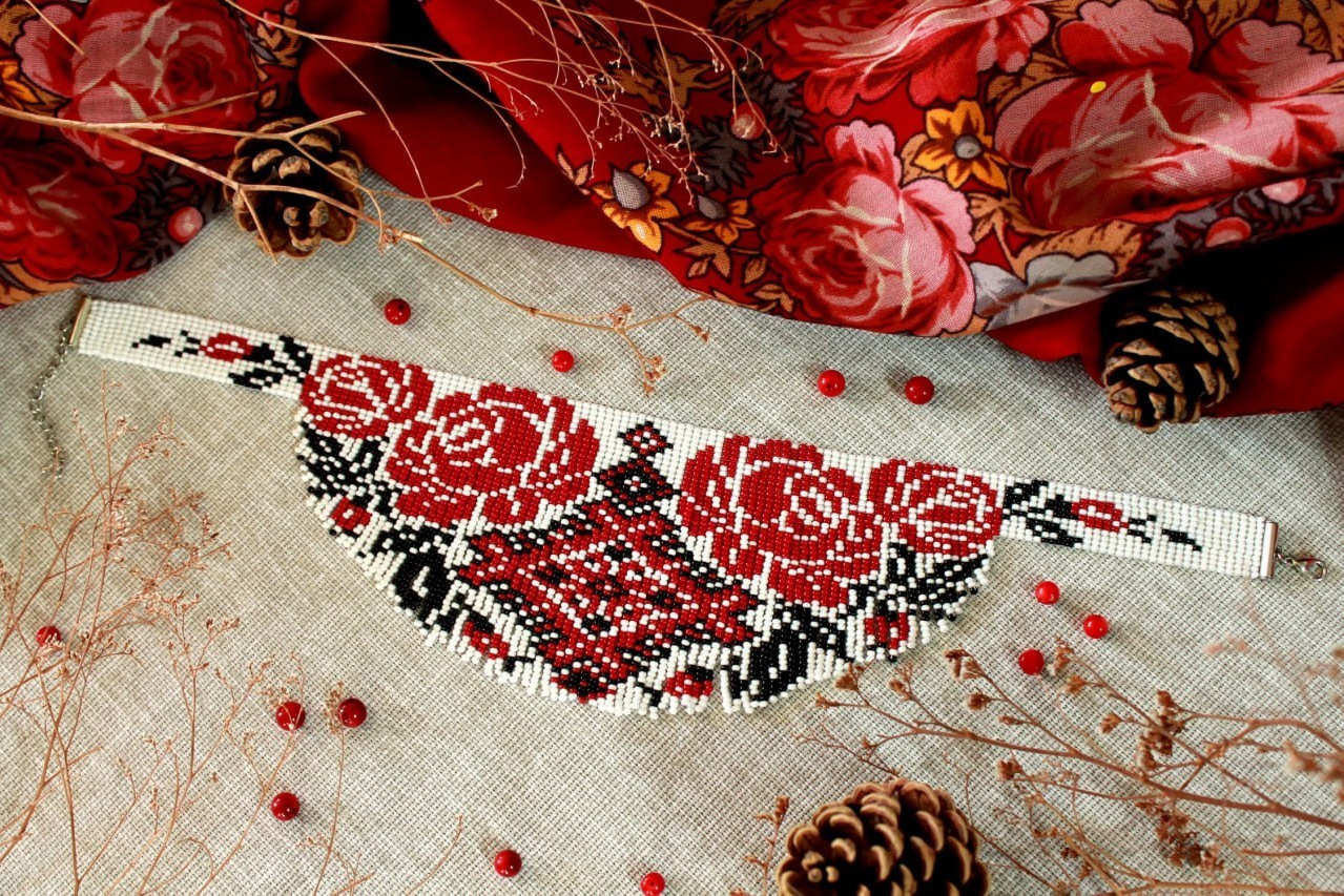 Очелье в славянском стиле — ободок для головы с вышивкой и орнаментом, народный костюм