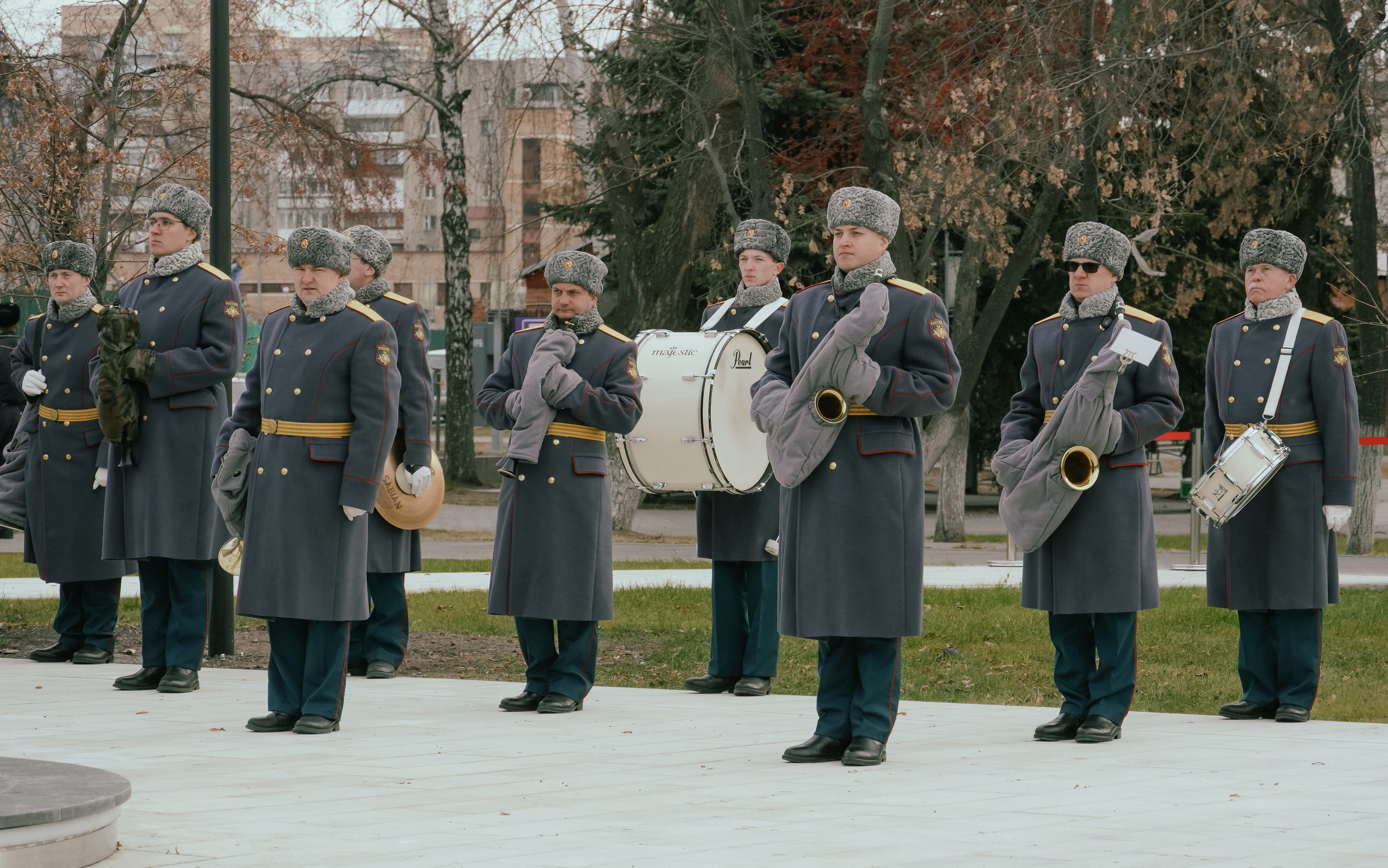 В центре Тюмени открыли стелу «Город трудовой доблести»