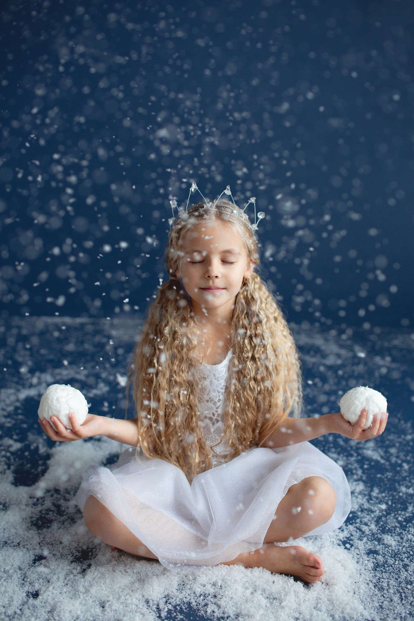 Снег ГИМНАСТКИ. Фотограф новорожденных , семейный и  детский фотограф в Пскове Иванова