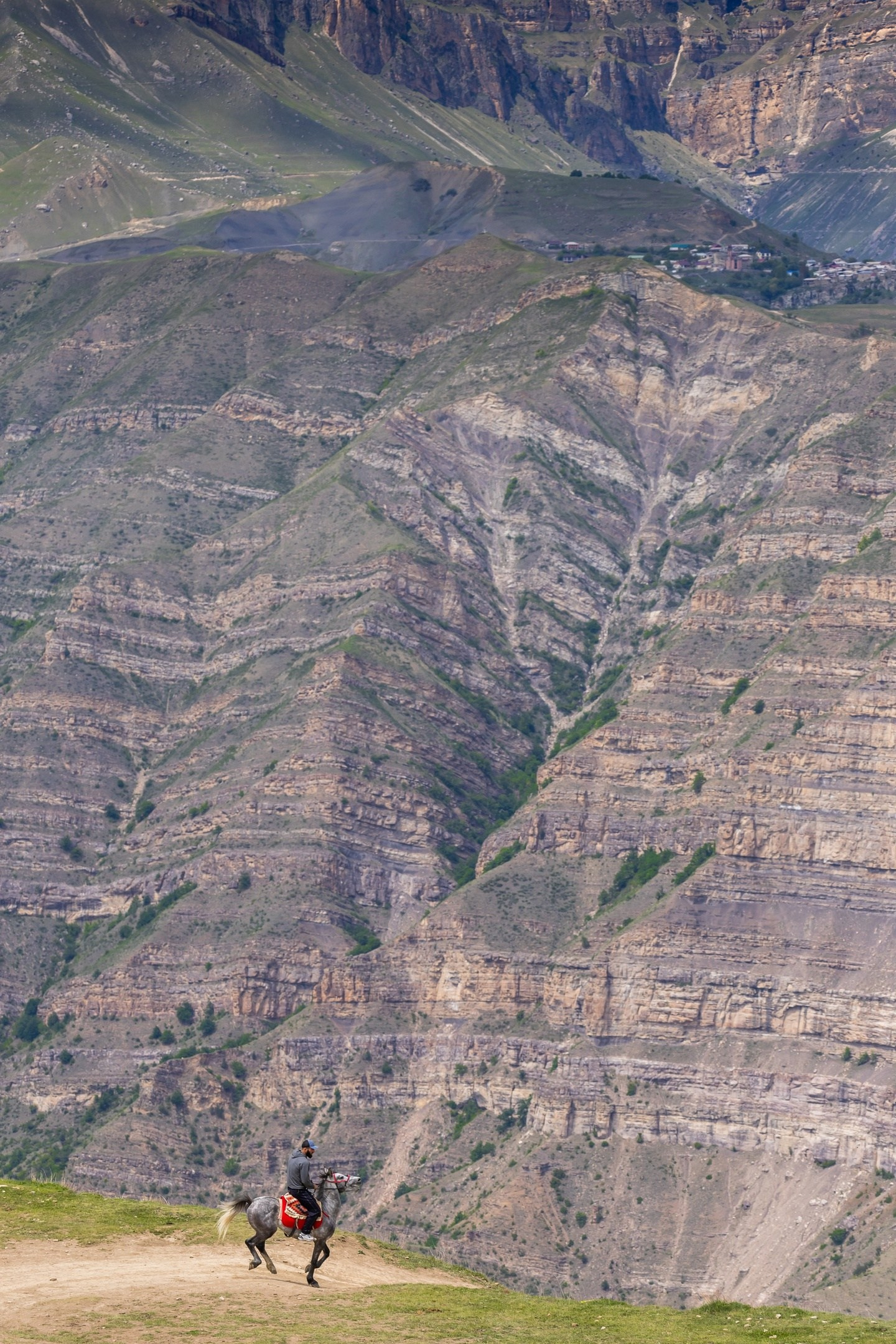 35 Awards «Человек и горы». Photomantis