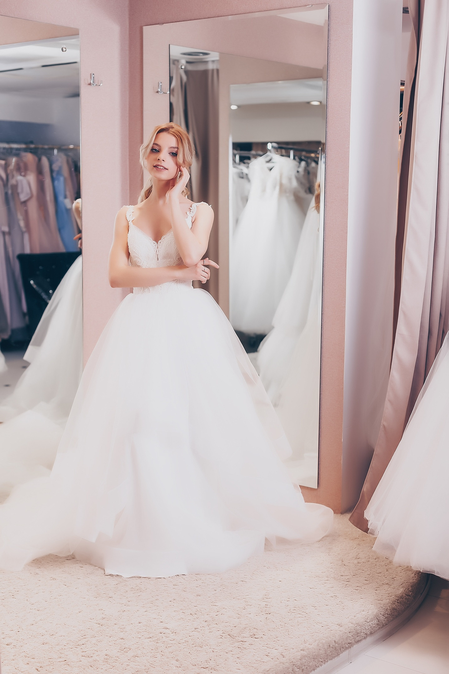 Фотосессия в салоне свадебного платья. Москва. Ваш фотограф в Москве и Московской области — Мария Бучнева