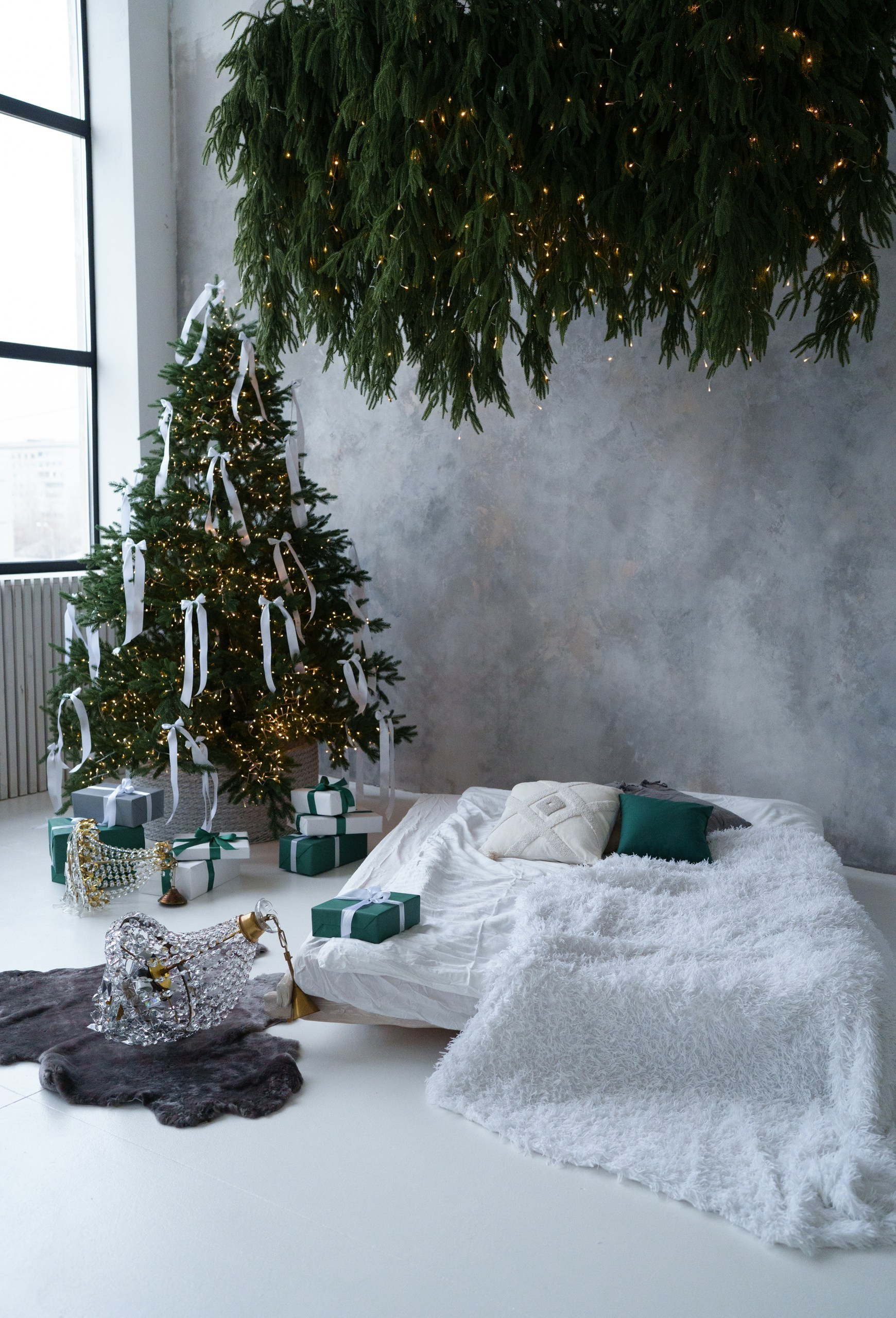 НОВОГОДНЕЕ ОФОРМЕНИЕ ЗАЛА БЕЛЫЙ