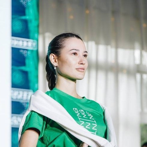 Ищем девушек моделей для съемки товаров в Казани.