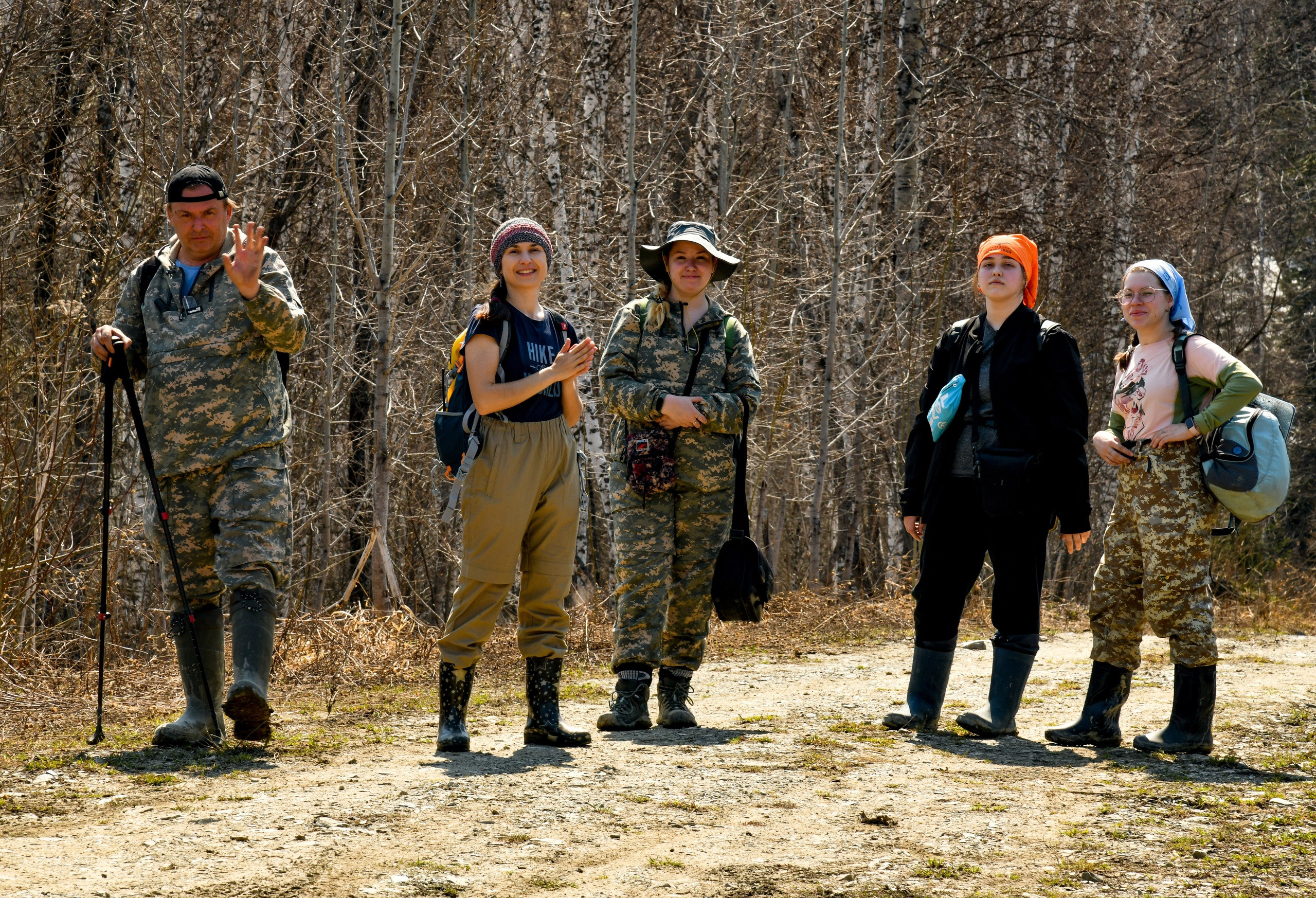 Алексей Эбель (слева), Алена Рубан (я), Алина Эбель (в центре), Екатерина Соломахина и Юлия Стороженко (справа). Прогулки по Салаирской тайге в начале мая