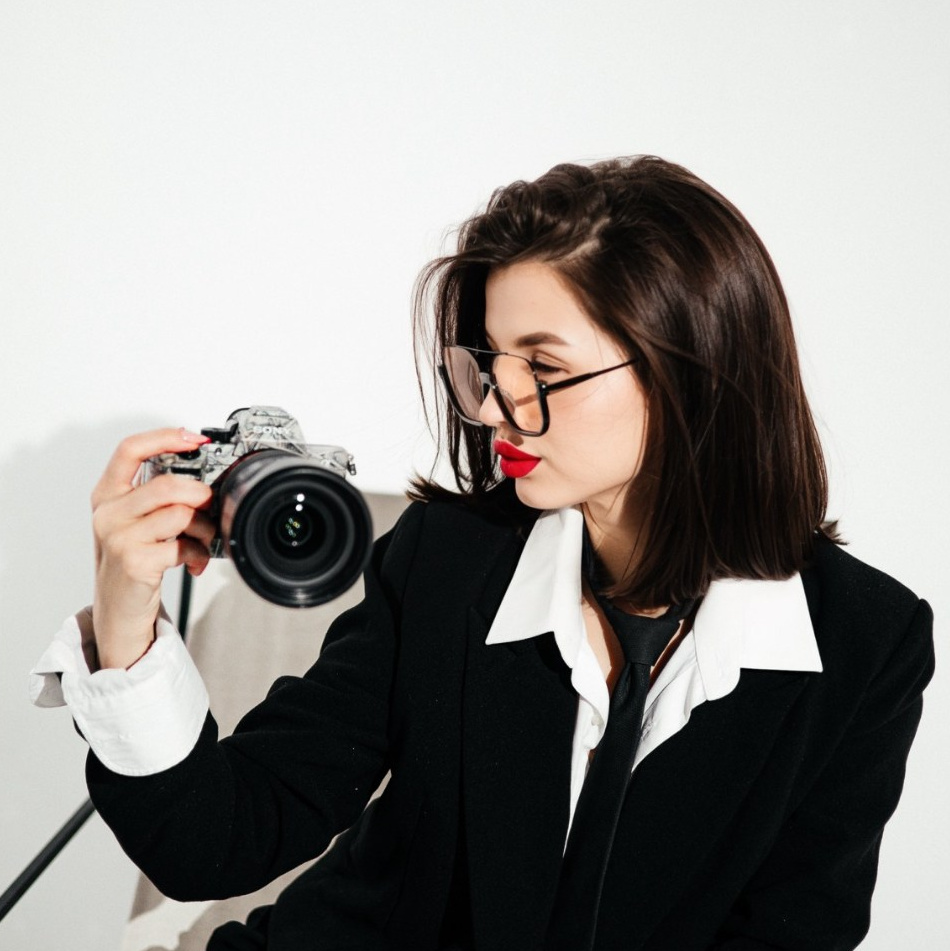ФОТОГРАФ, ВИЗАЖИСТ, СТИЛИСТ, ВИДЕОМЁЙКЕР НЯГАНЬ