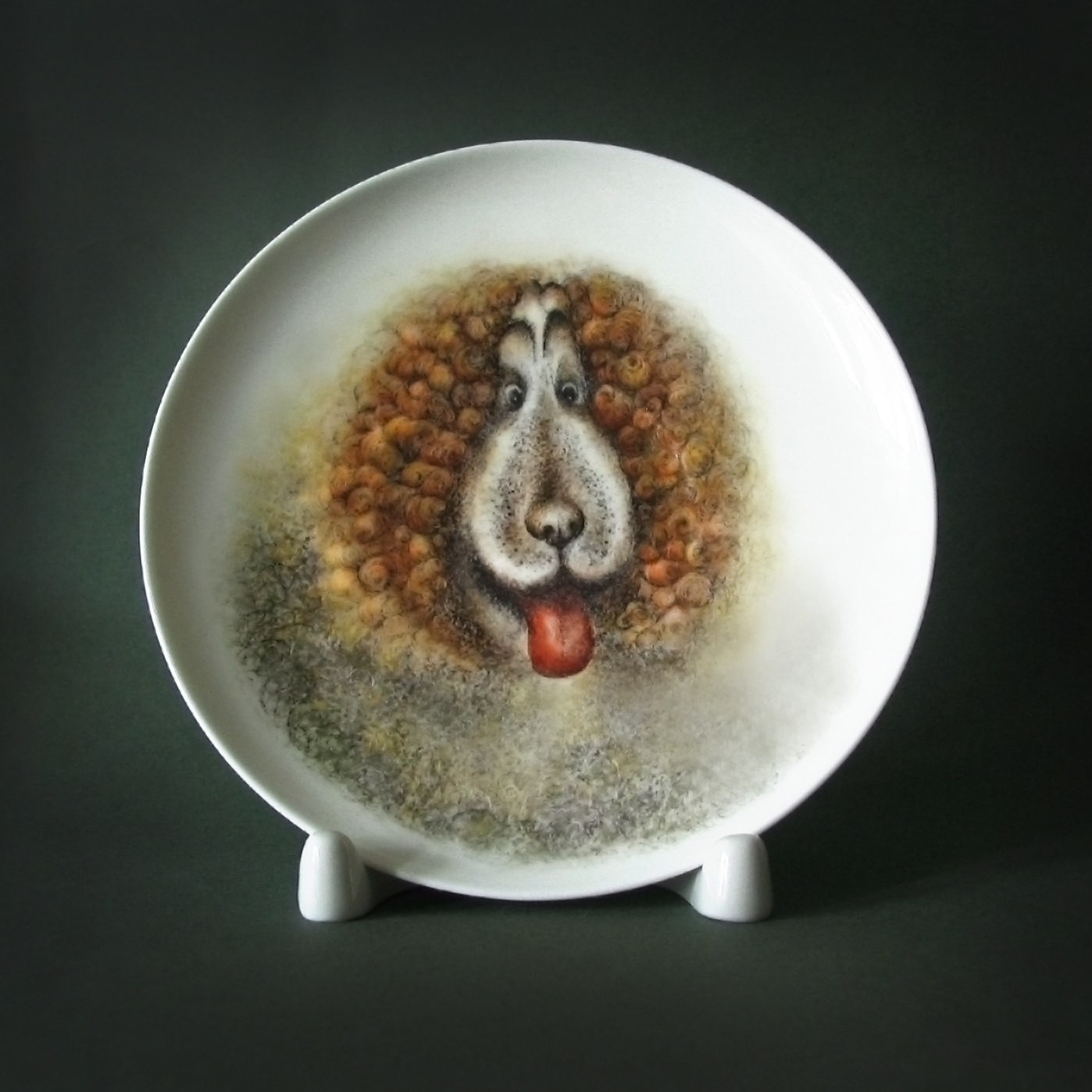 Тарелка «Пес. Ежик в тумане». Собака. Ёжик в тумане на фарфоре