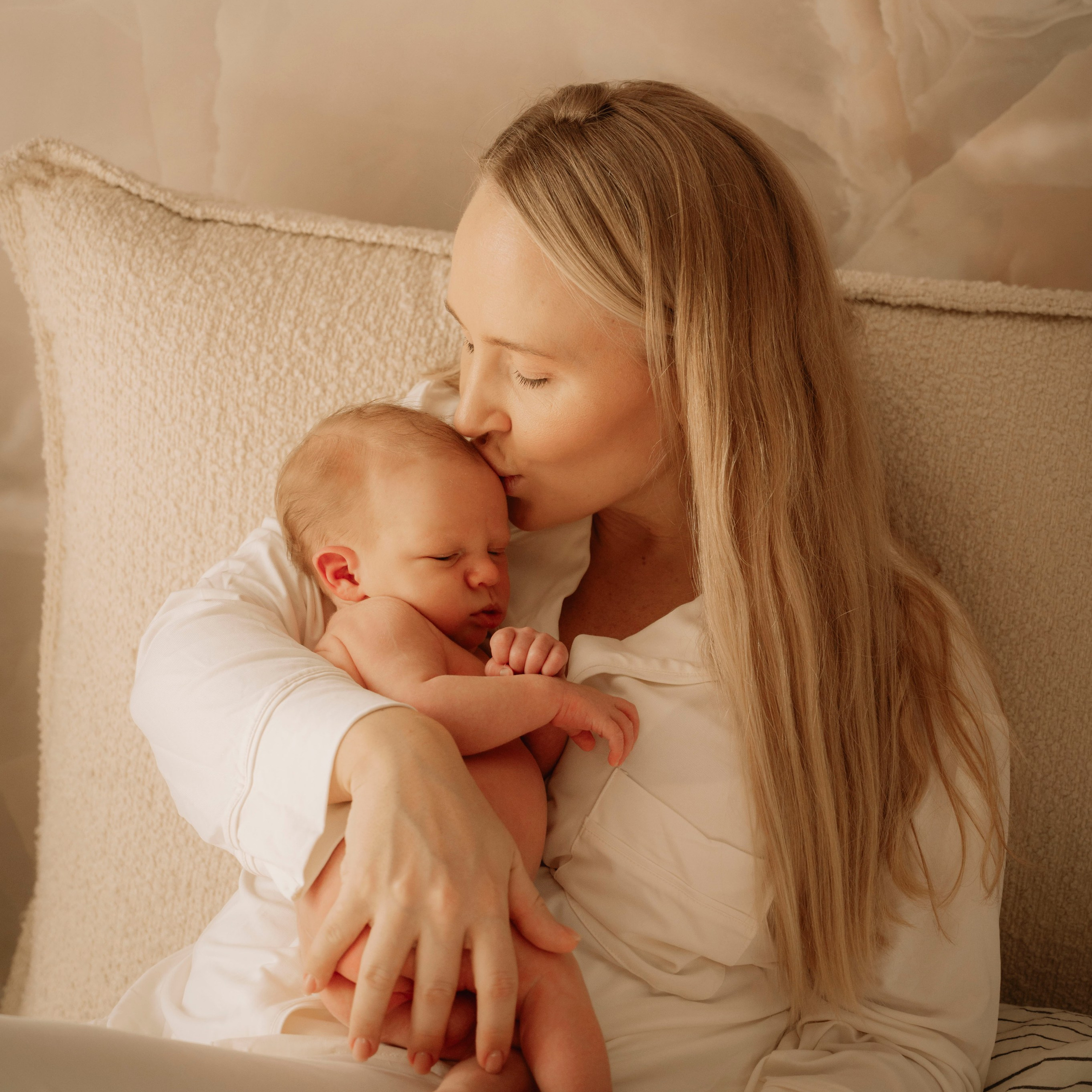 Фотосессия беременных в Санкт-Петербурге. Профессиональный фотограф беременности в СПБ. Стильные фотосессии беременности в стиле минимализм и классическая фотография