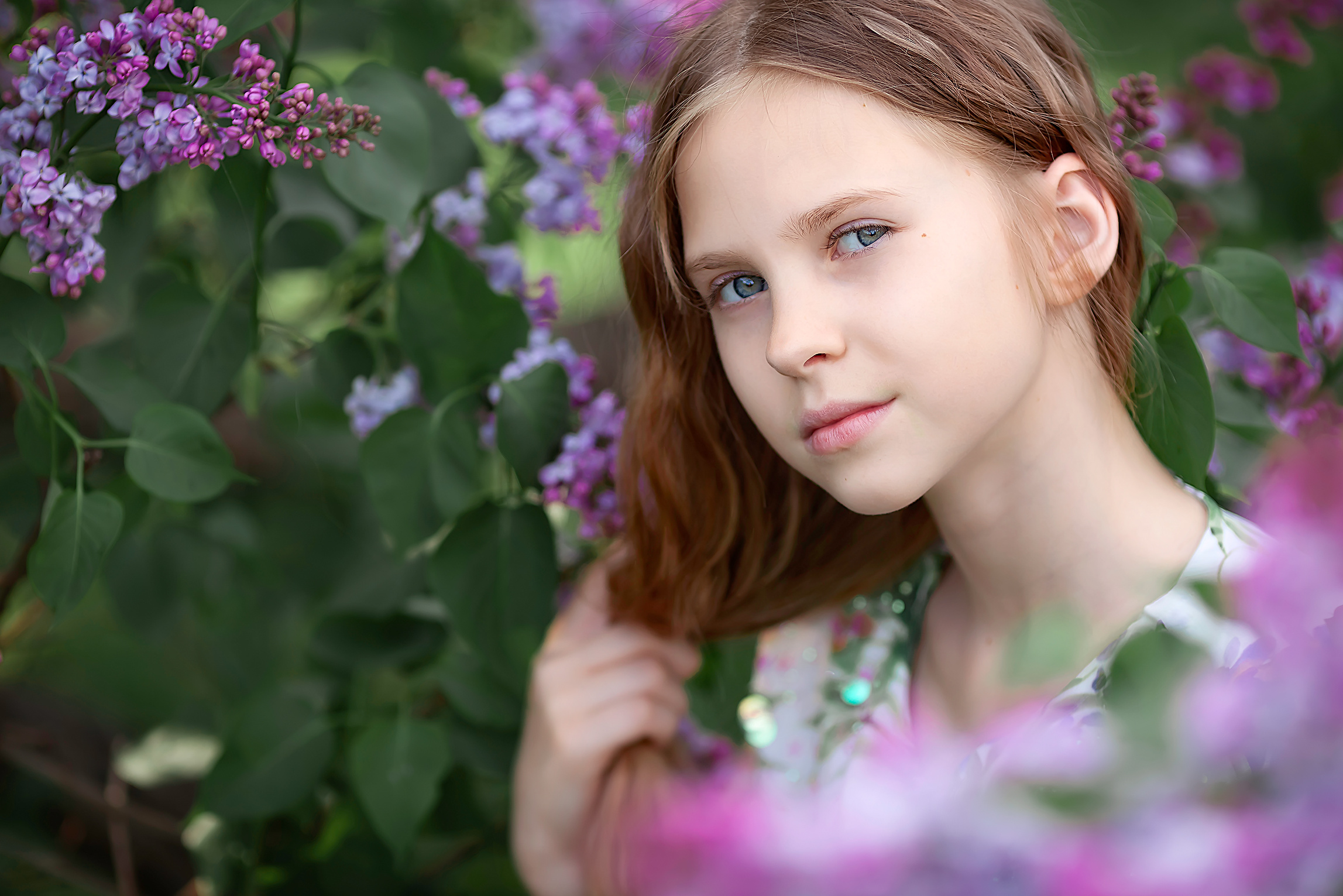 Фотосессия для девочки подростка в Сиреневом саду в Москве