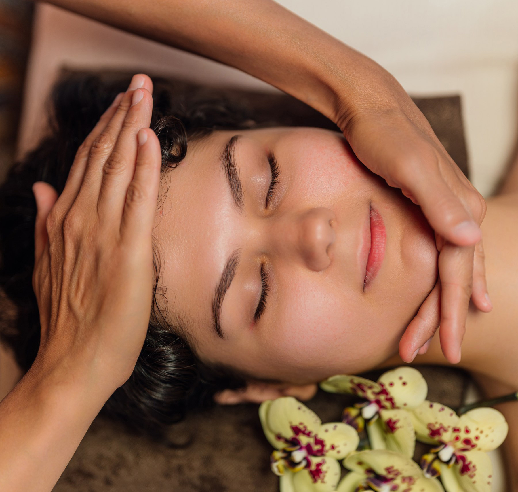 Массаж с проработками, аюрведа,  массаж с проминаниями, глубокий массаж, расслабляющий массаж, глубокотканный, массаж в Сочи, аюрведический массаж, даосский массаж, масляный массаж, спортивный массаж, висцеральный, внутренних органов, Ци-Нэйцзан, Ци-Нейцзан, Ци Ней-Цзан, Чи Ней-Цзан, Широдара, Широдхара, Оджас, массаж лица, буккальный, гуаша, испанский, нейроседативный, кобидо, лимфодренаж 