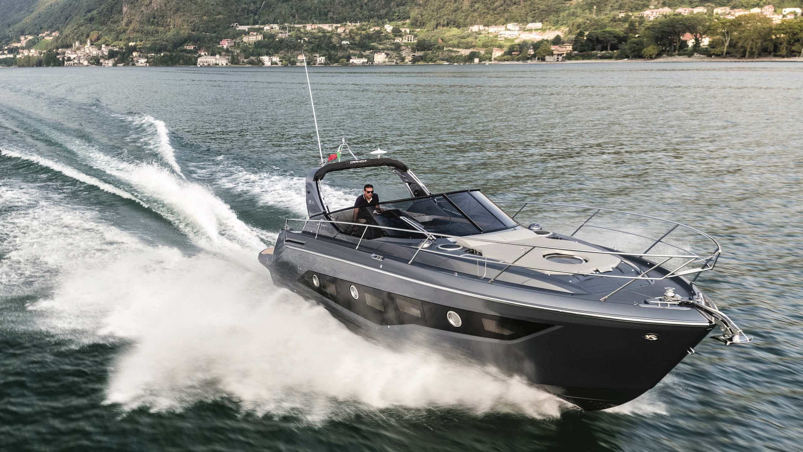 CRANCHI скоростные Яхты в Сочи Аренда. Аренда Яхт в Сочи от Эконом до Премиум Класса