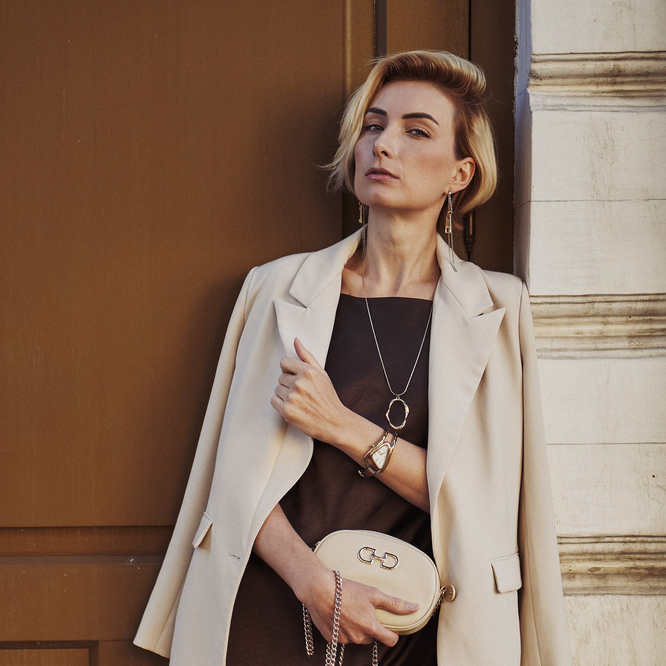 Цены на услуги фотографа в Новокуйбышевске и Самаре. Стоимость от 3500 рублей. Стоимость уличной фотосессии.