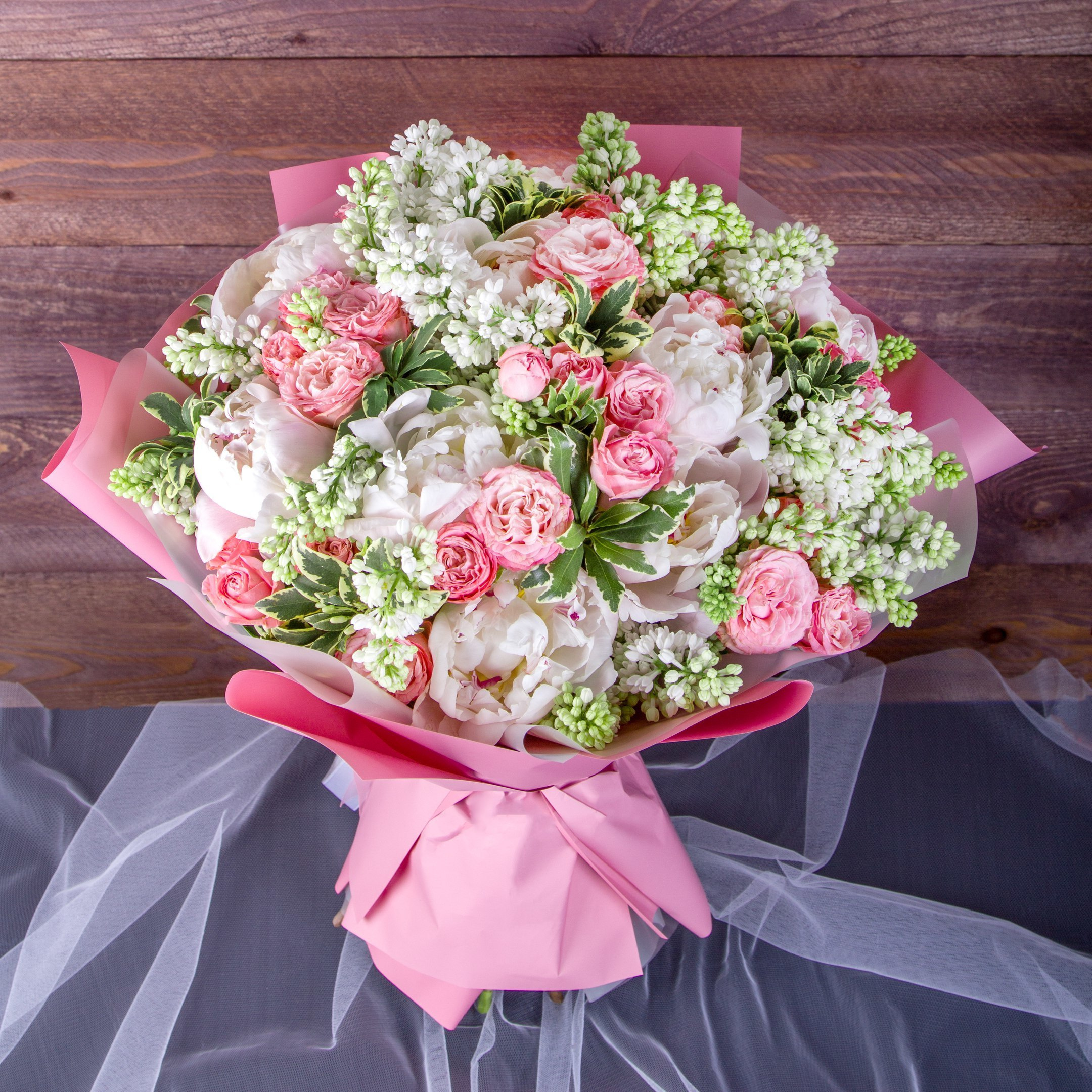 Букет пионы, розы бомбастик, сирень. Флорист Маргарита Гладкова