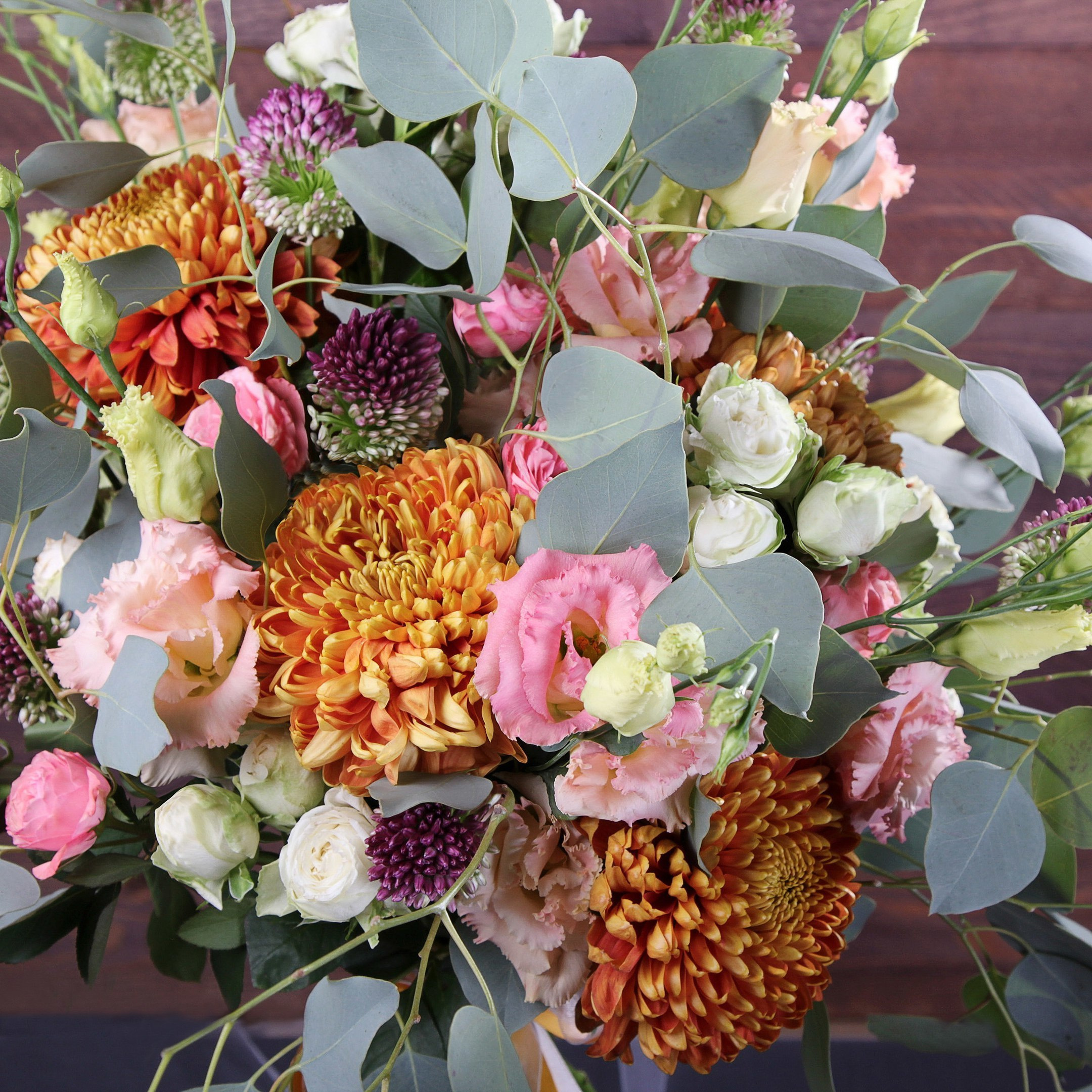 Букет хризантема, роза, лизиантус, аллиум. Флорист Маргарита Гладкова