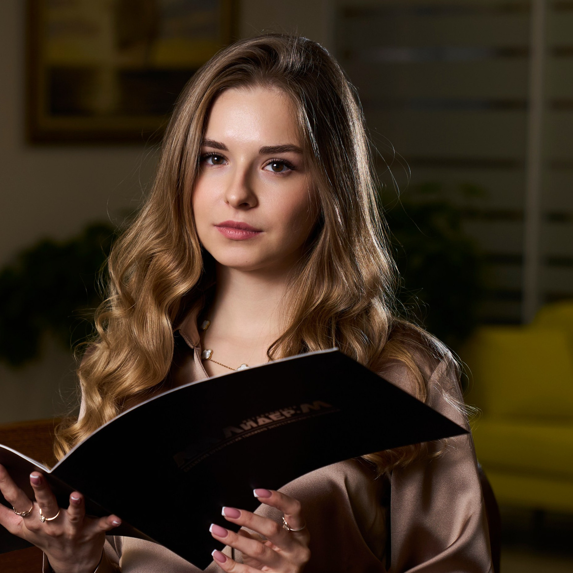 Корпоративные фотосессии сотрудников и руководства в офисах и на производствах. Портретный фотограф Павел Бахирев. Москва