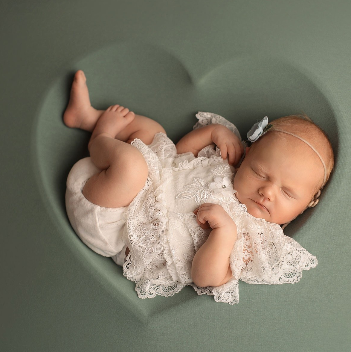 Новорожденная съёмка Москва. Семейный и детский фотограф-новорожденных Ярославль и Москва