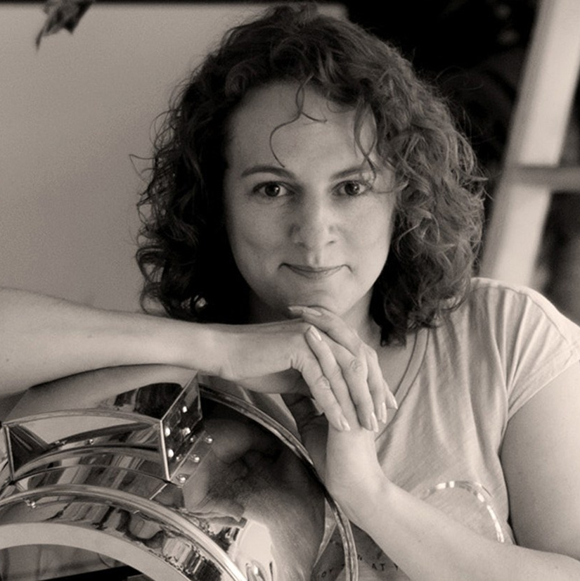 Контакты. Приветствую! Меня зовут Александра, я занимаюсь репортажной и предметной съемкой в Красноярске