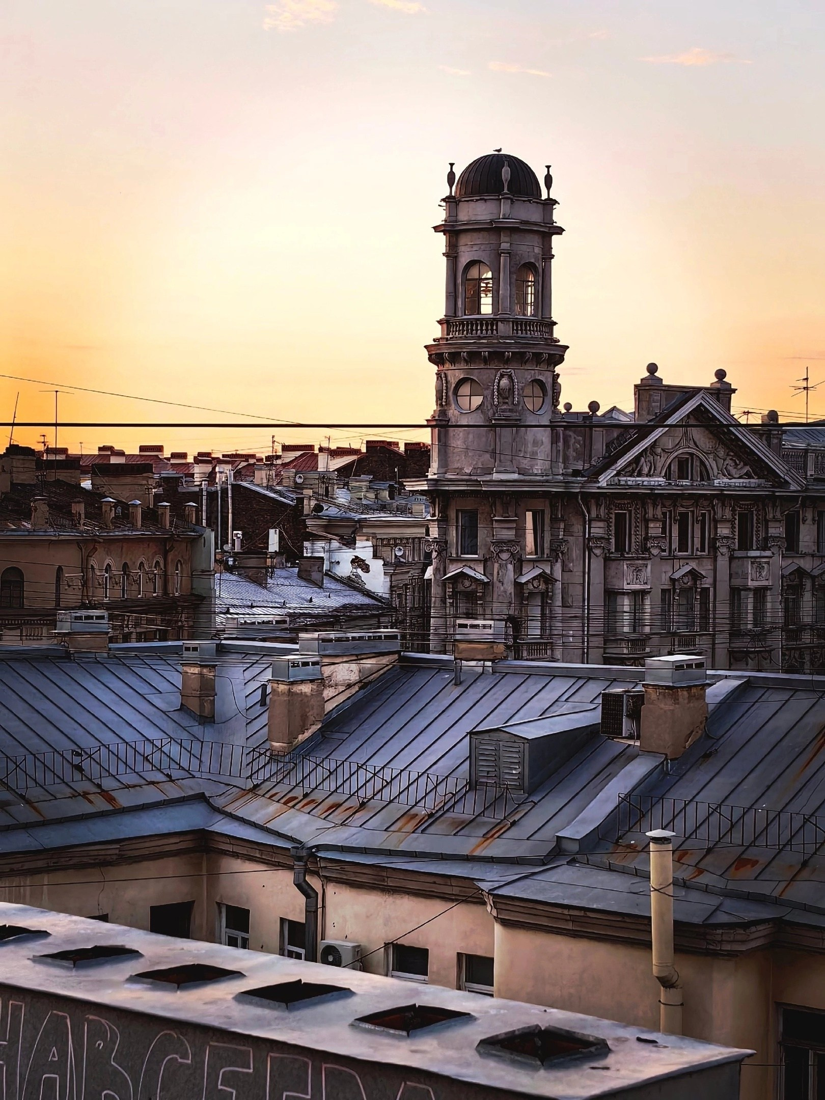 Крыши Петербурга. Бьюти- и портретный фотограф в Москве Полли Максимова. Создаю съёмки и делаю ретушь для брендов косметики и рекламы