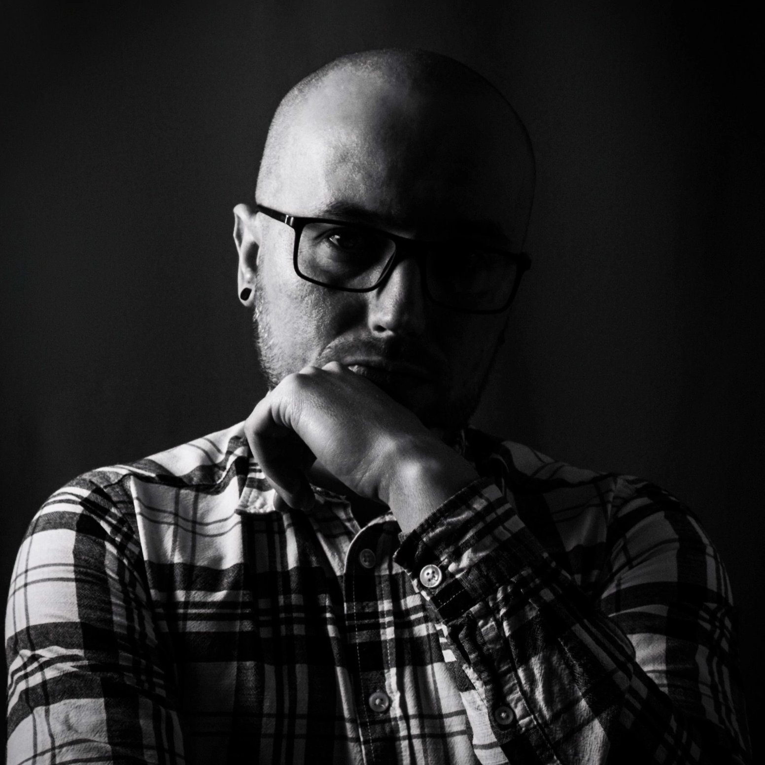 Контакты. Фотограф Serge Goze