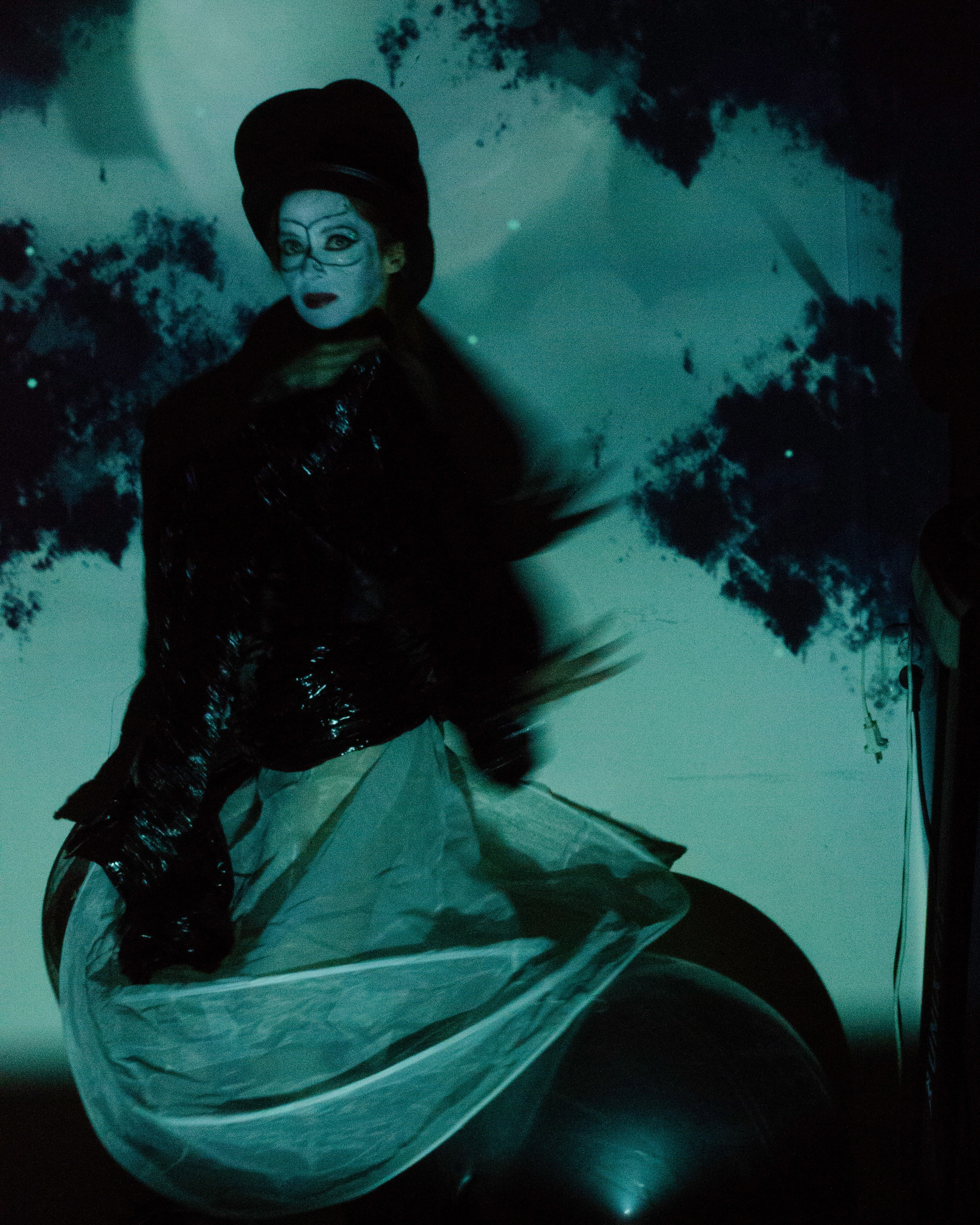 LUMINOUS SCORE. Yulia Yurchevskaya | Art Director & Visual Visionary