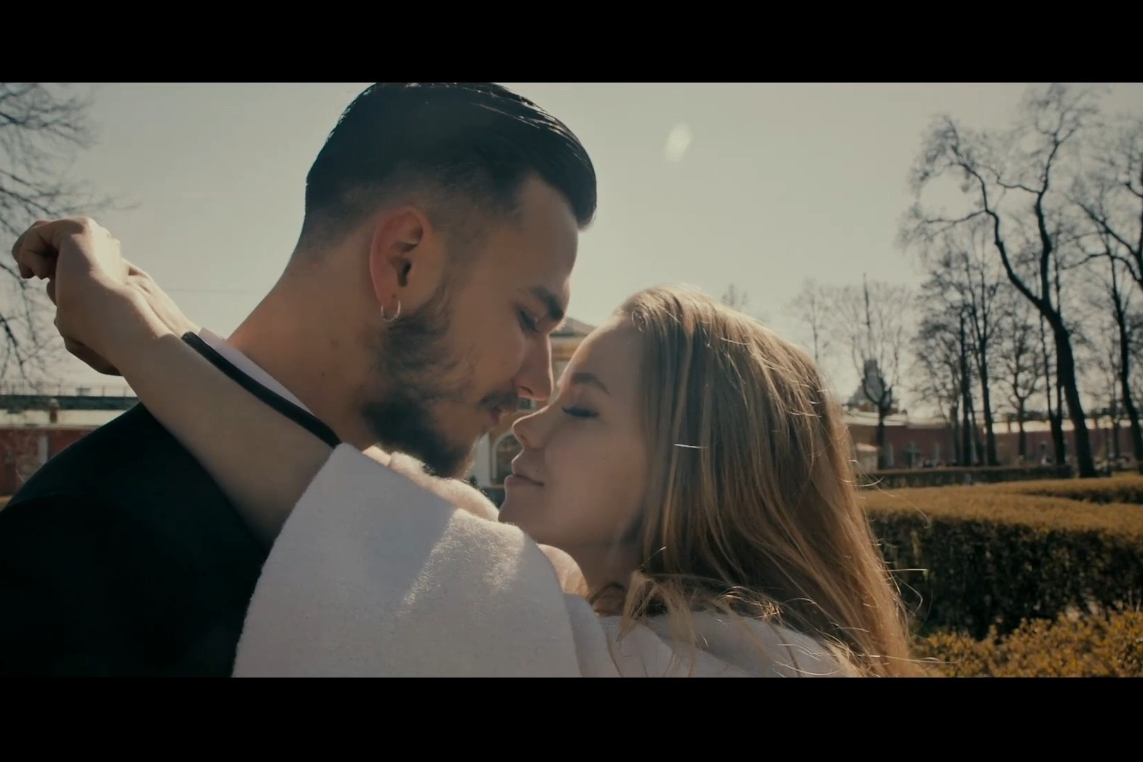 Жених и невеста в "Шведских дачах". Свадебная видеосъемка. Самара.