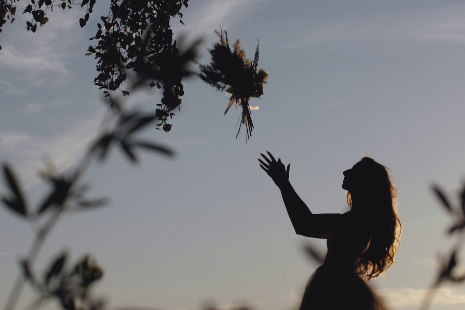 Видеограф на свадьбу. Пара у окна.