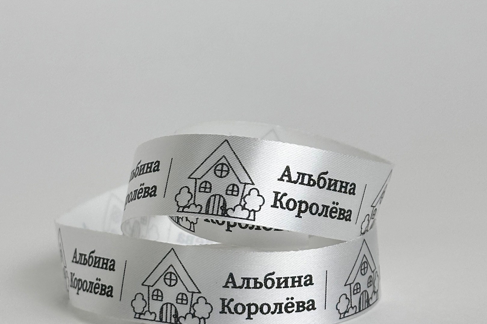 Печать на стикерах, этикетках для одежды, ленточках и наклейках в Приморско-Ахтарске. ФОТОСТИЛЬ, изготовление рекламной продукции в Приморско-Ахтарске