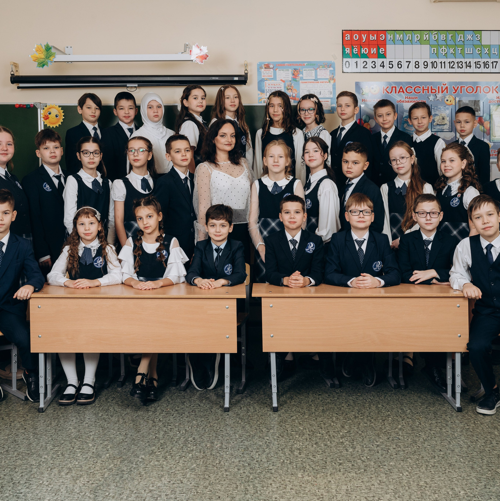 общее фото 4 класса в фотостудии