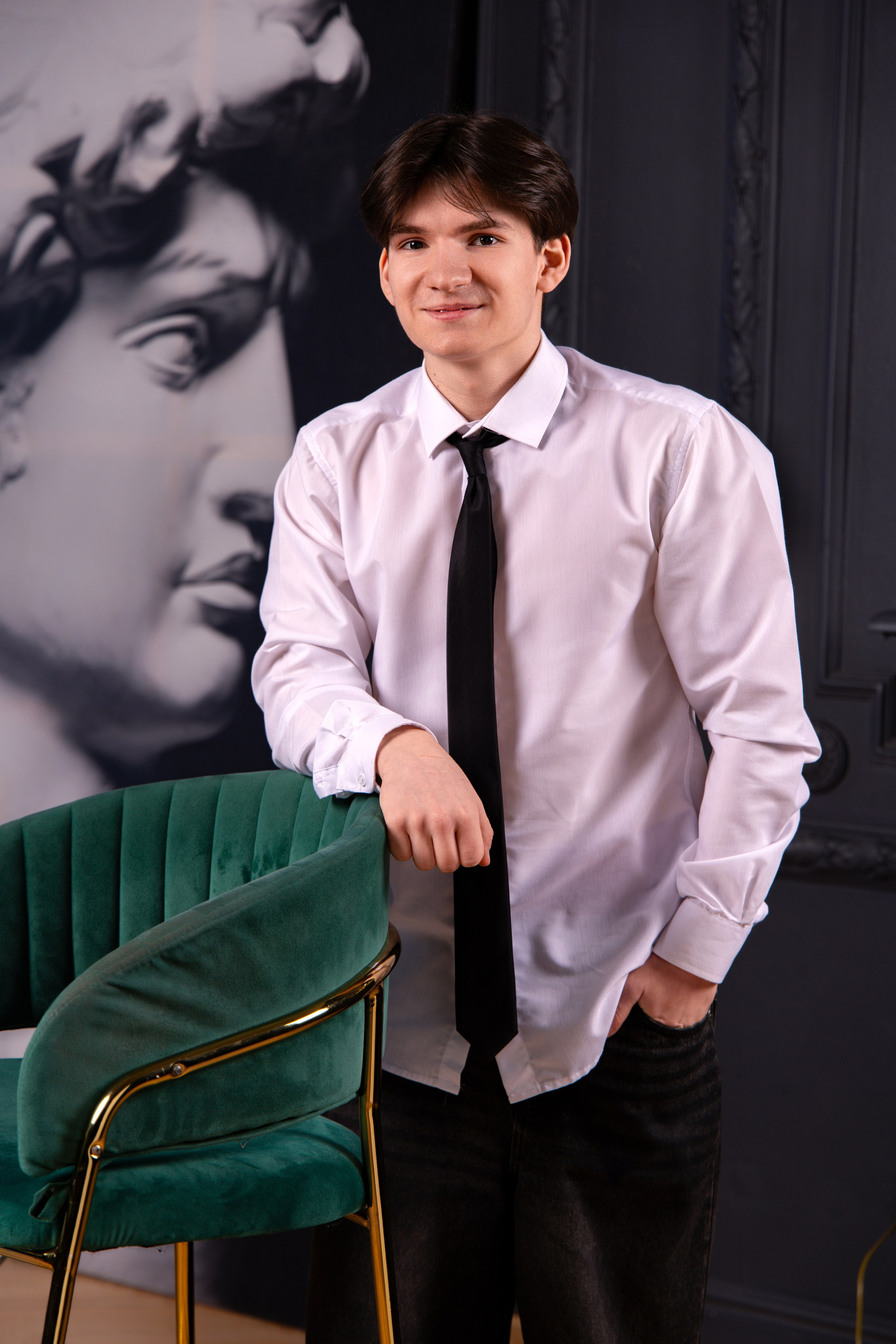 Фотосессия 11 класса в студии «SKYPOINT STUDIO». Фотограф и видеограф Софья Бурляева в Санкт-Петербурге