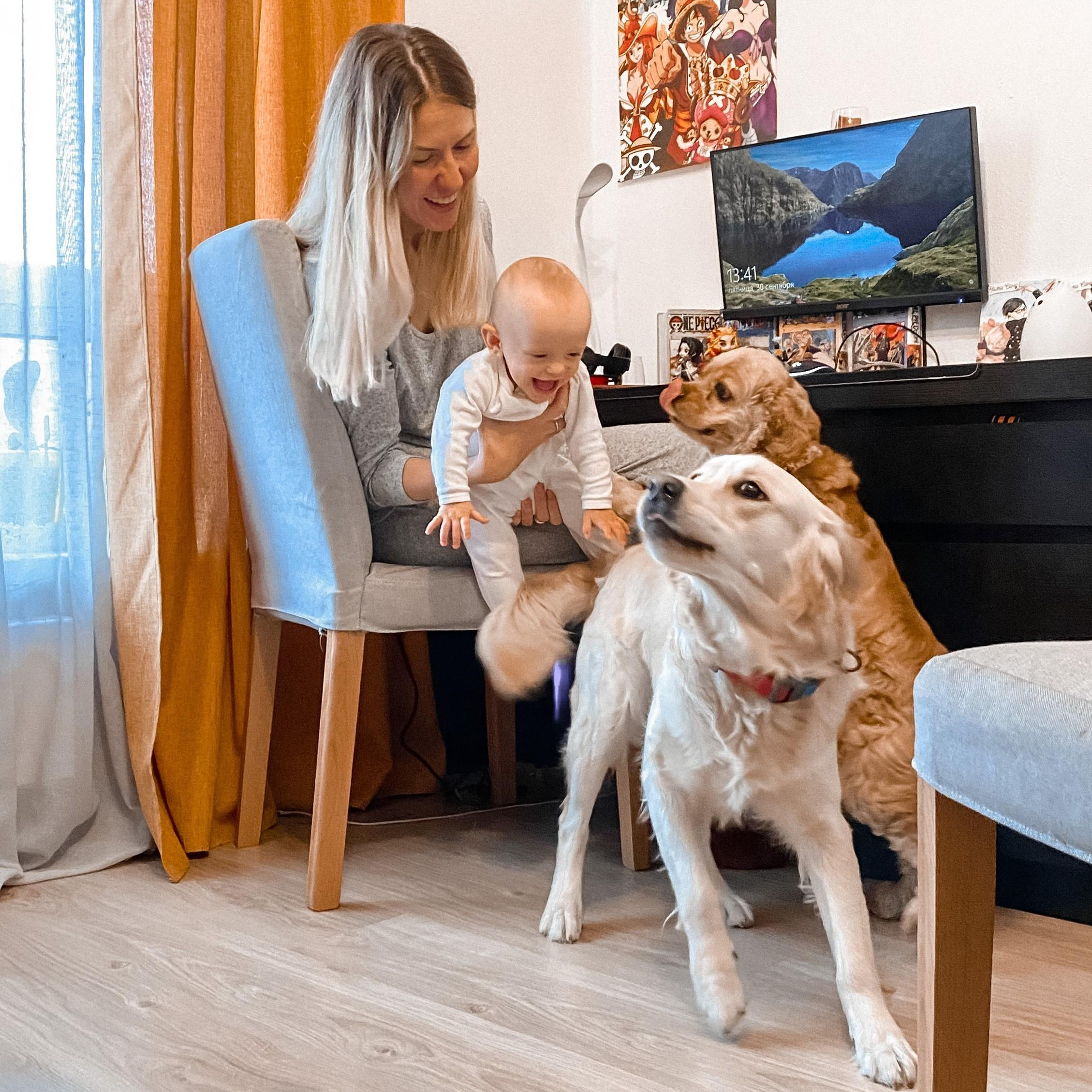 Усыновила детей из детского дома