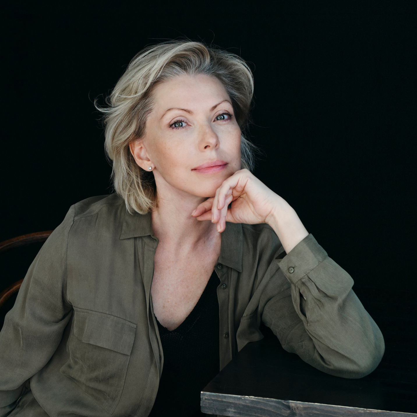 Ирина Полонина, семейный и портретный фотограф в Москве. Соавтор проекта ИНфото - напечатанные и оформленные уникальные пленочные и цифровые фотографии для индивидуального декорирования интерьеров.