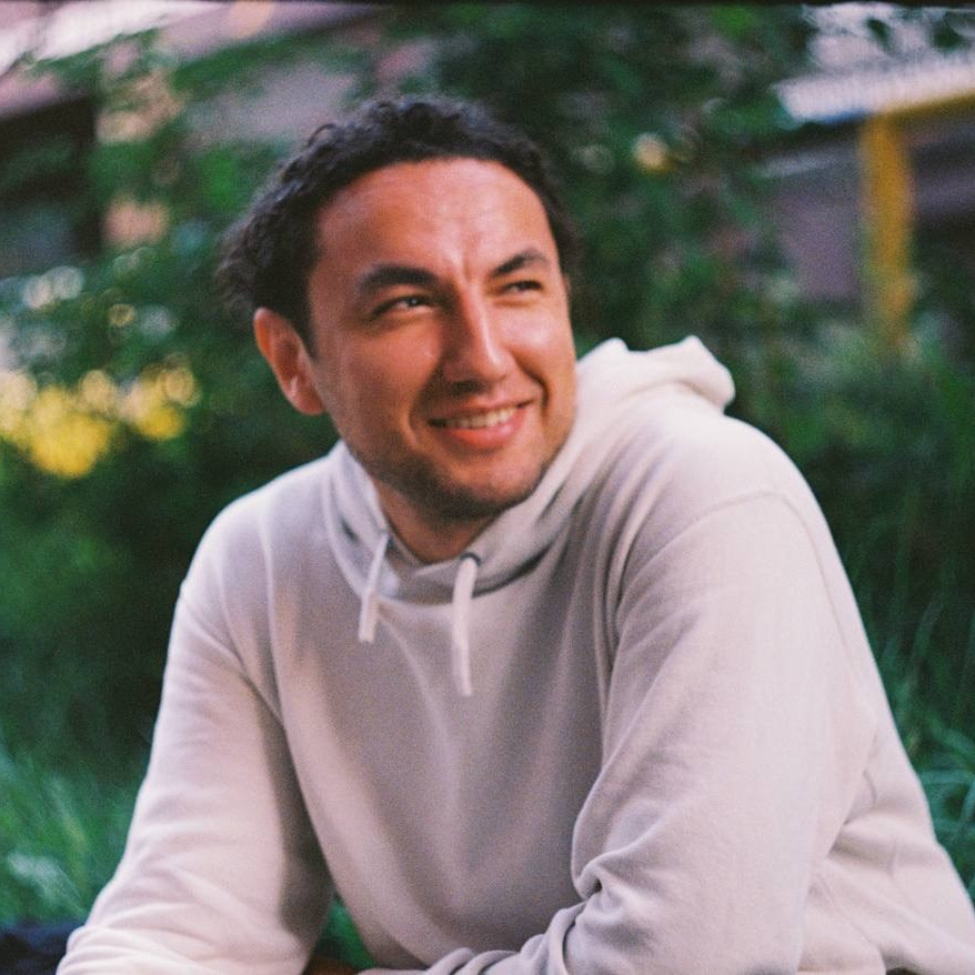 Контакты. Оператор-постановщик Фаррух Галлямов