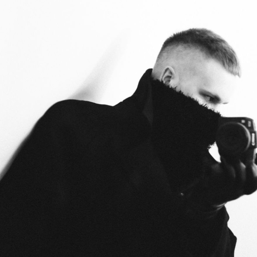 Контакты. Male photographer