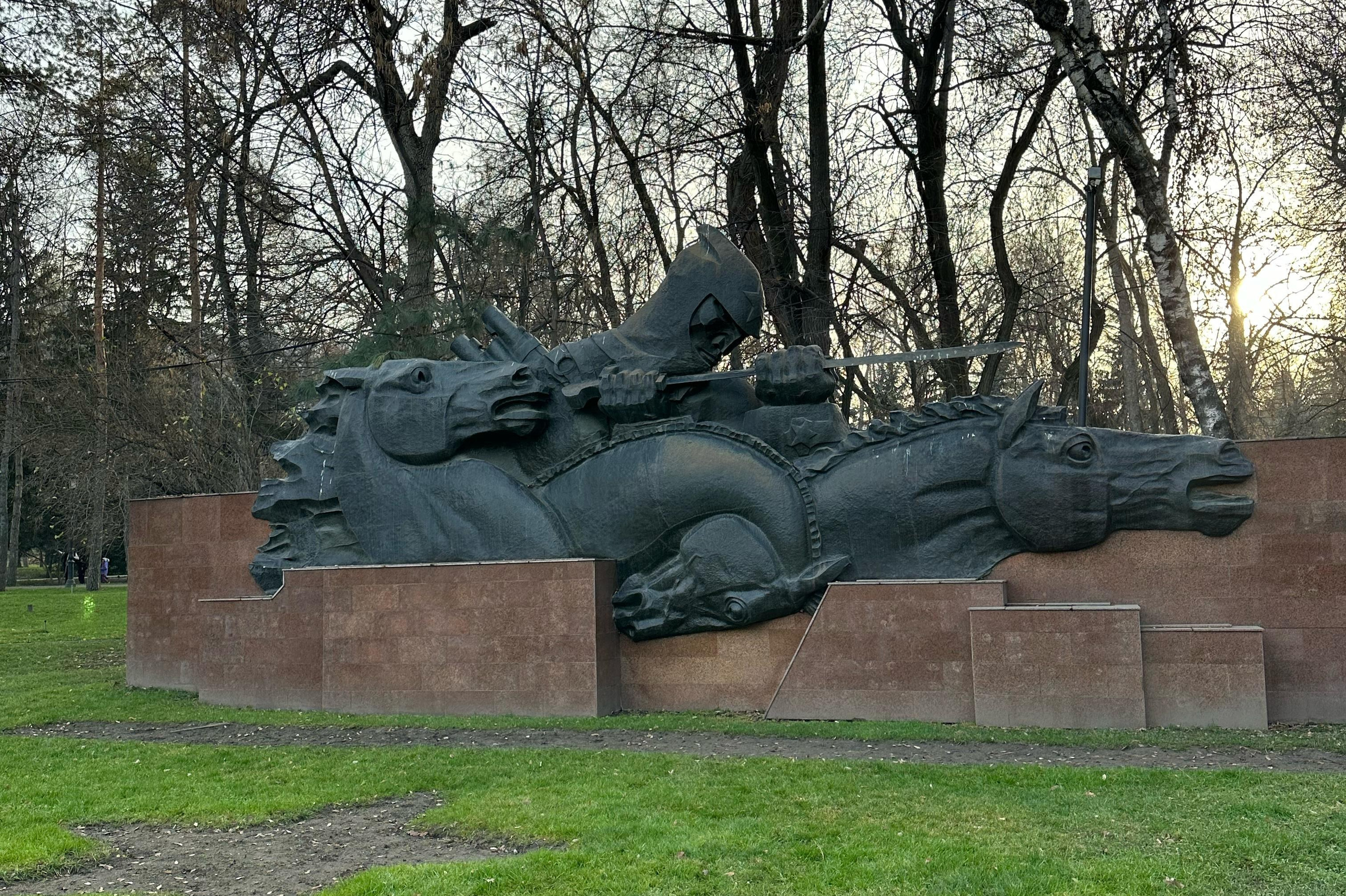 Обзорная пешеходная экскурсия по Алматы — центр города и история