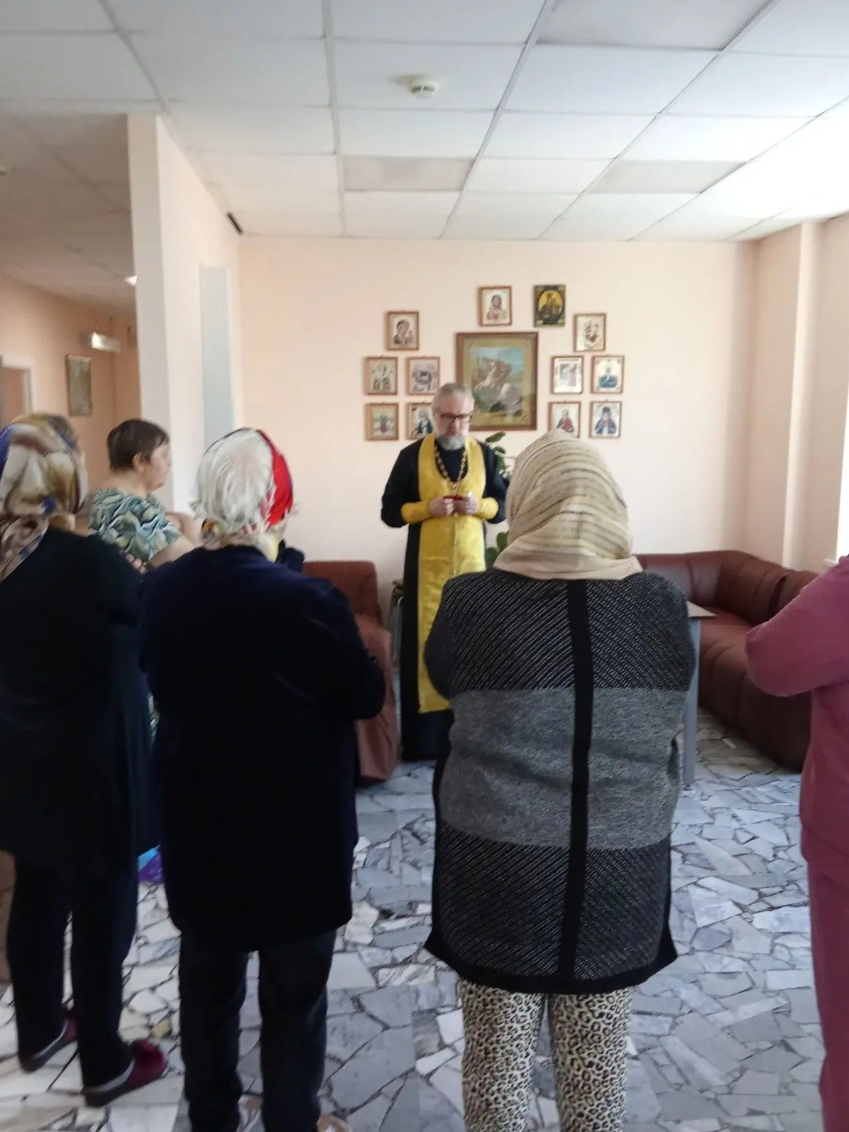 Клирик благочиния посетил Клинику гематологии и профпатологии СГМУ. Северное благочиние Саратовской епархии