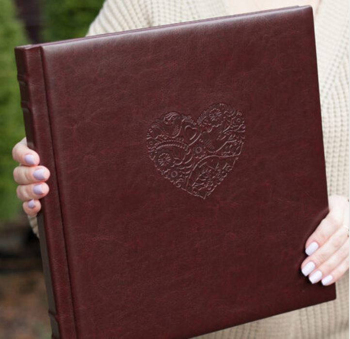 Кк, Обложка с тиснением, техн. Фотограф Ольга Молева