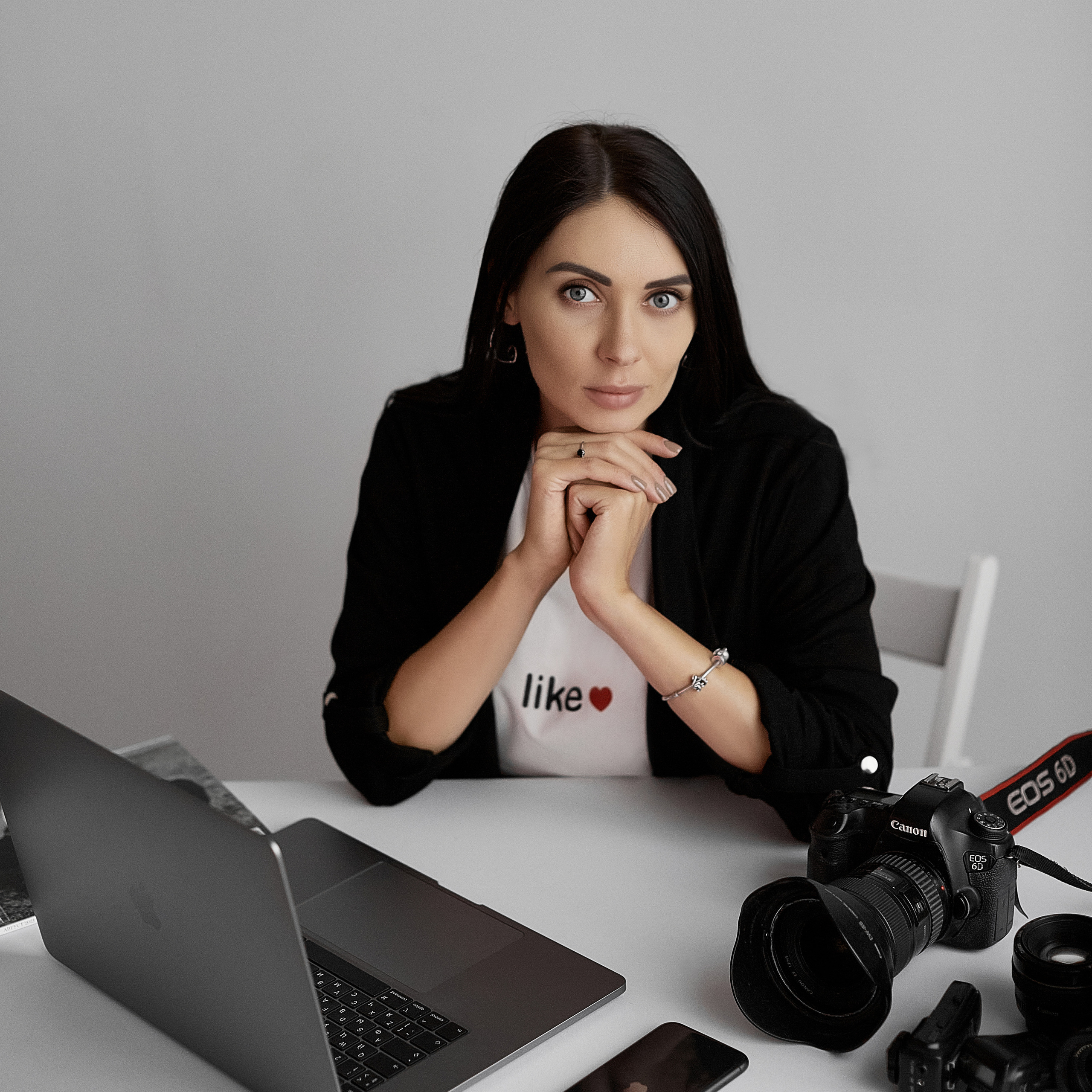 Анастасия Семёнова — профессиональный фотограф в г. Сочи. Снимаю Контент и Портретные фотосессии. Обучаю, провожу консультации, веду наставничество. На сайте visualsochi.ru можно ознакомиться с моим портфолио, и узнать подробнее о моих услугах