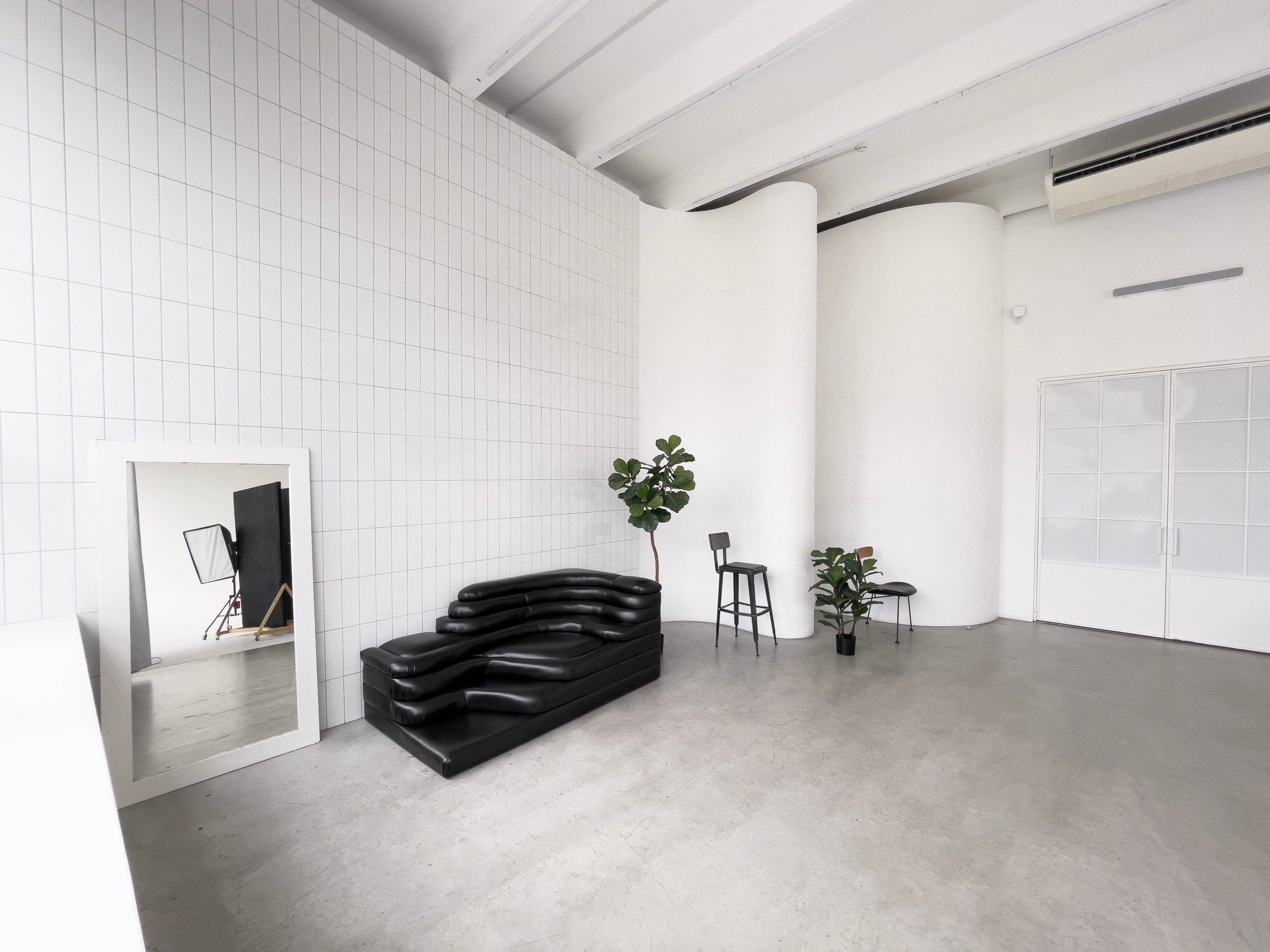 Локации и фотостудии в Санкт-Петербурге для женской фотосессии