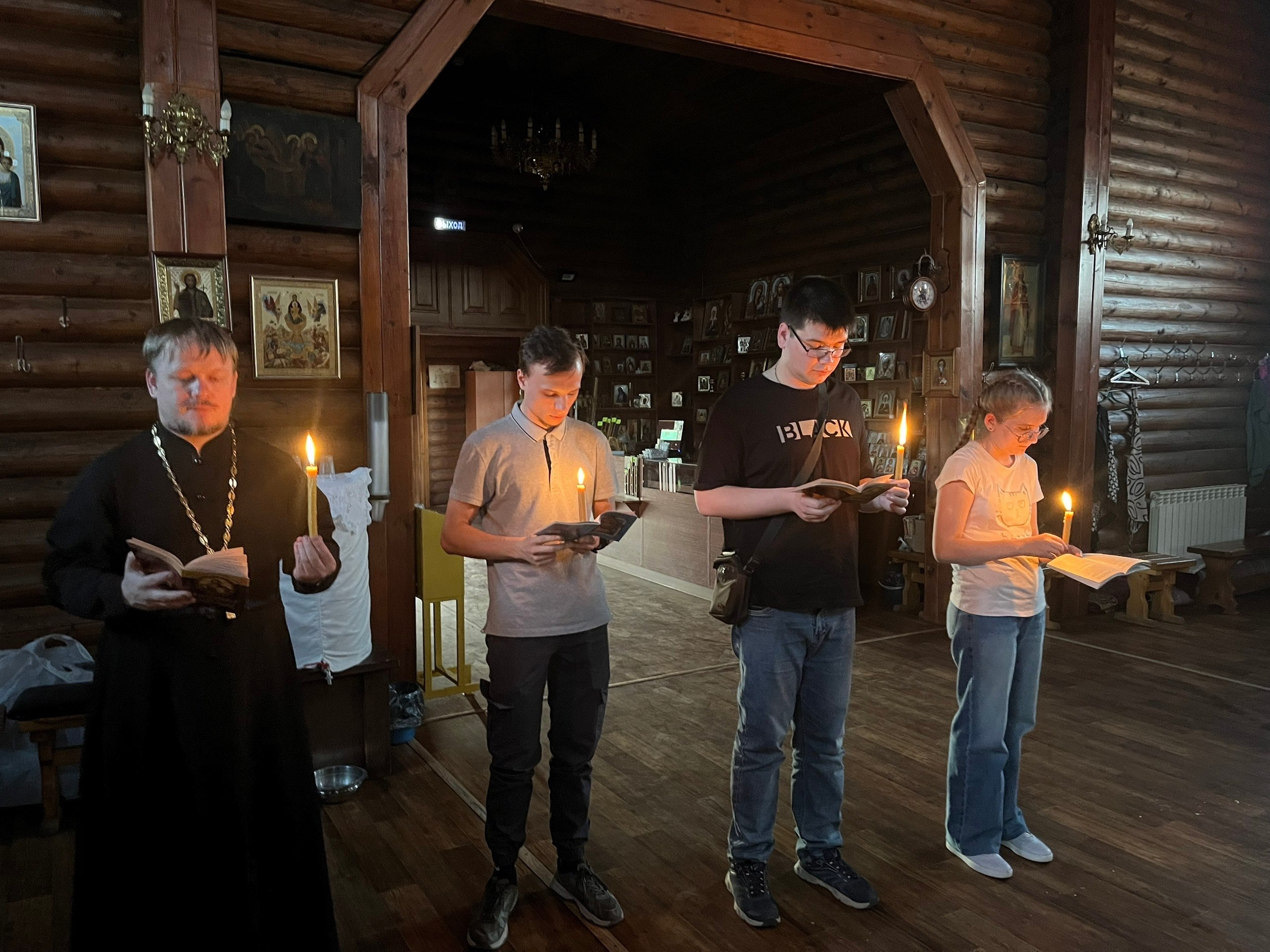 В молодежном обществе «Встреча» состоялась беседа. Северное благочиние Саратовской епархии