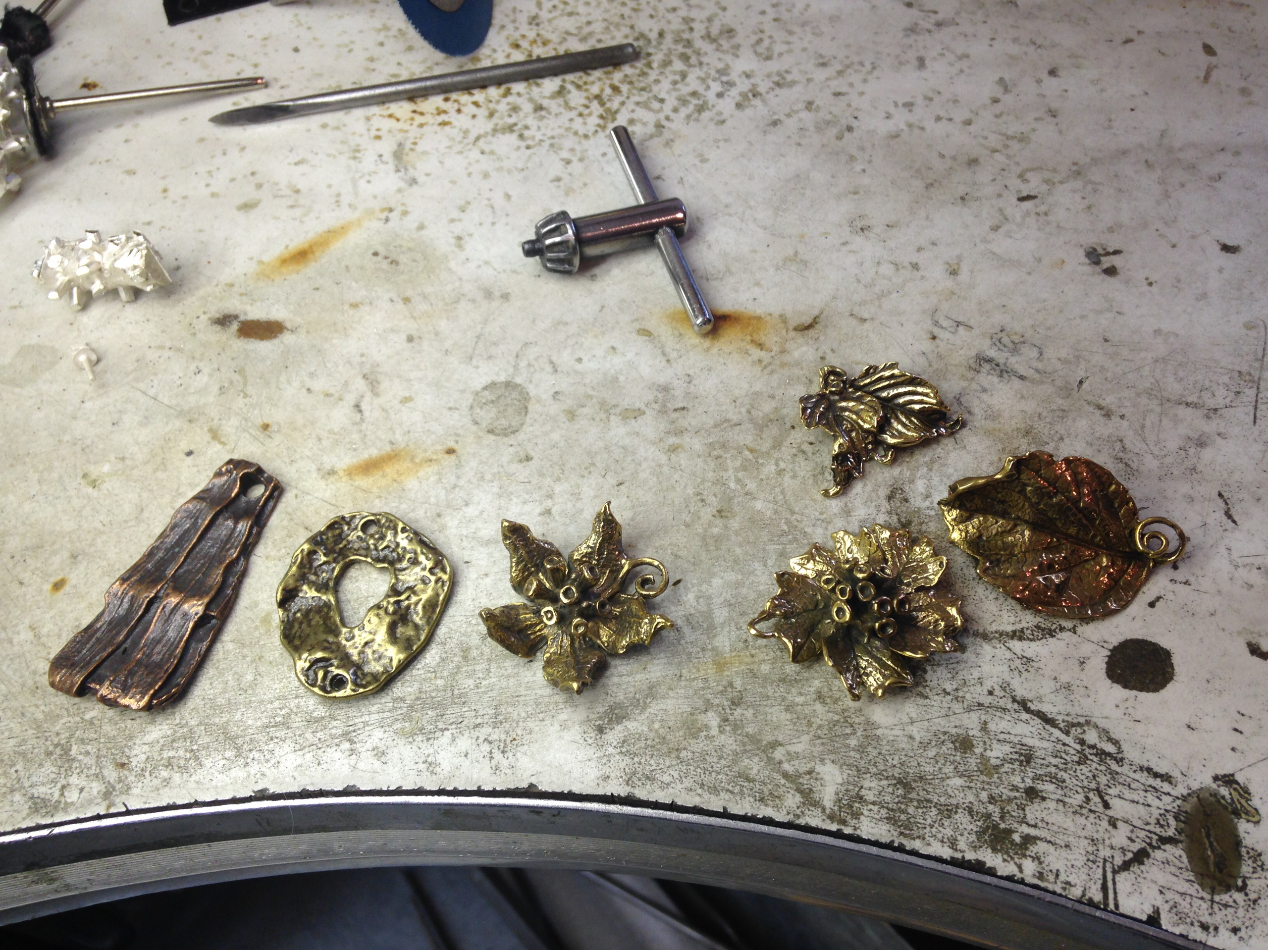 рабочее место дизайнера украшений